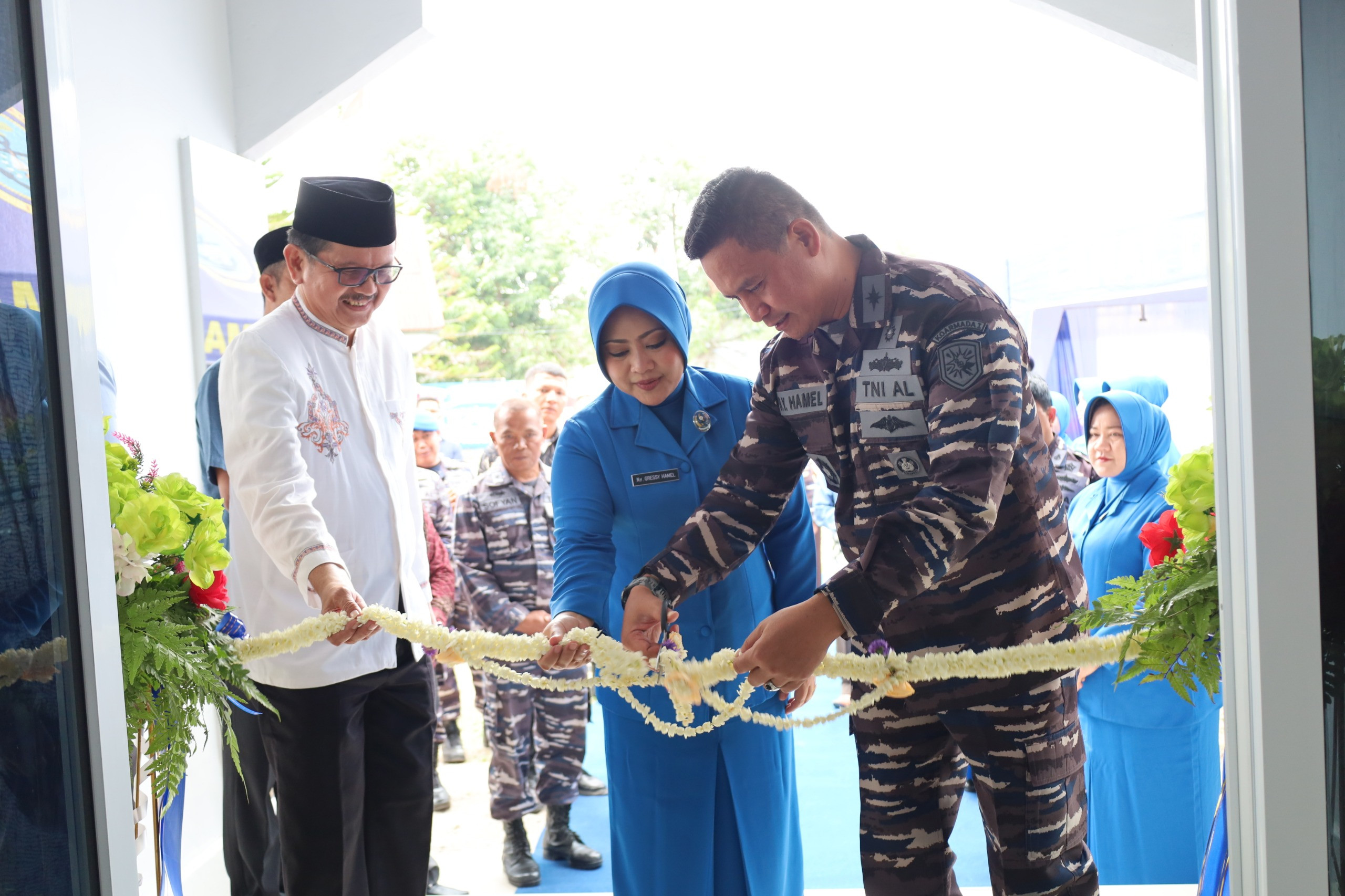 Danlanal Dumai Resmikan Bangunan Mushola dan Hanggar Satuan Angkutan Lanal Dumai