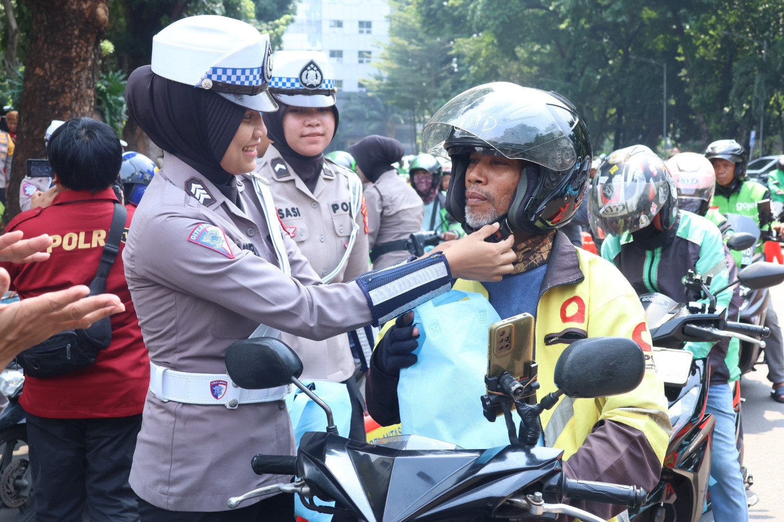 Jumat Peduli Polda Metro Jaya: Sinergi Polisi dan Ojol Wujudkan Jakarta Aman dan Nyaman
