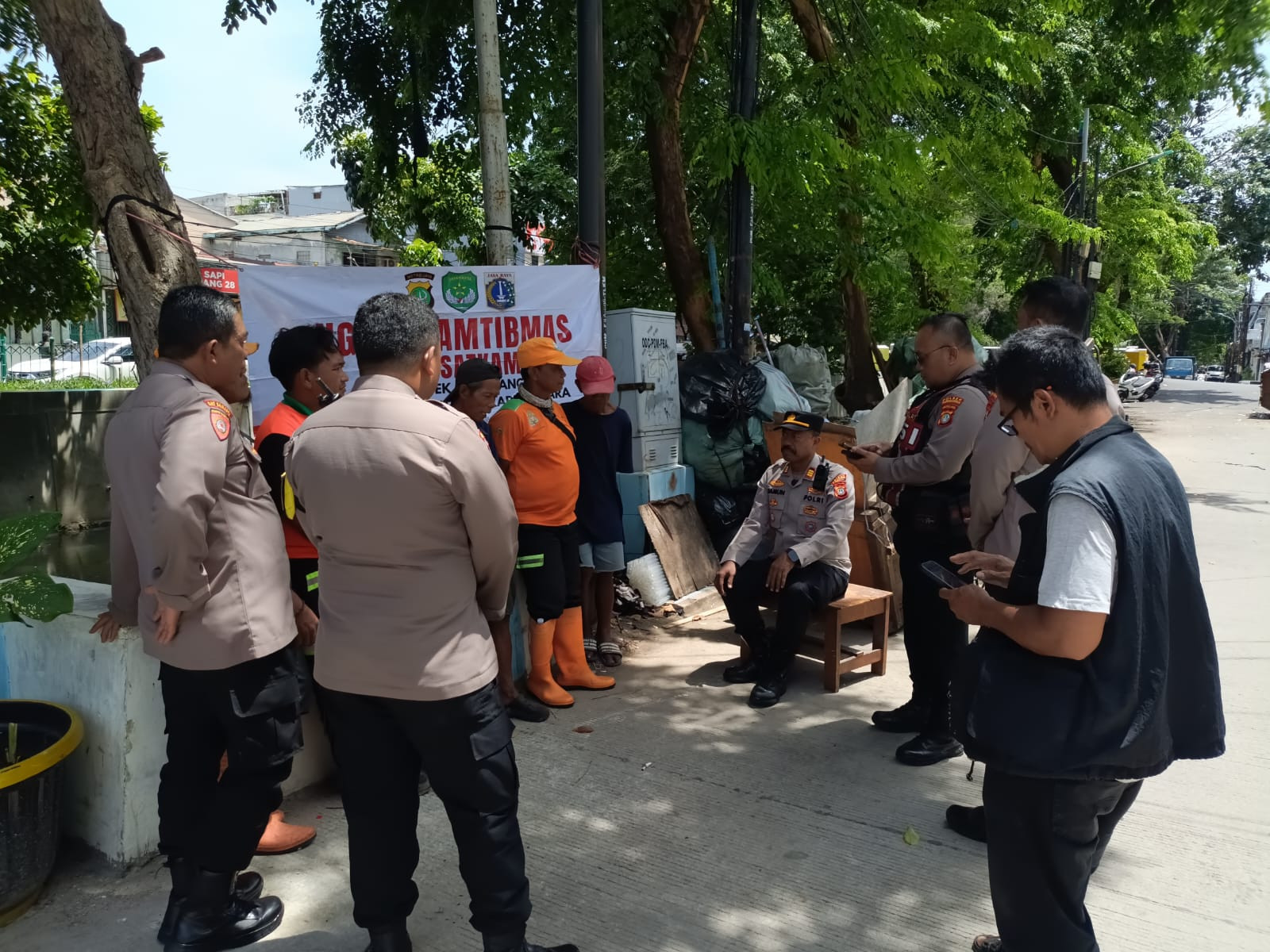 Polsek Pademangan Gelar “Ngopi Kamtibmas” untuk Perkuat Keamanan Lingkungan