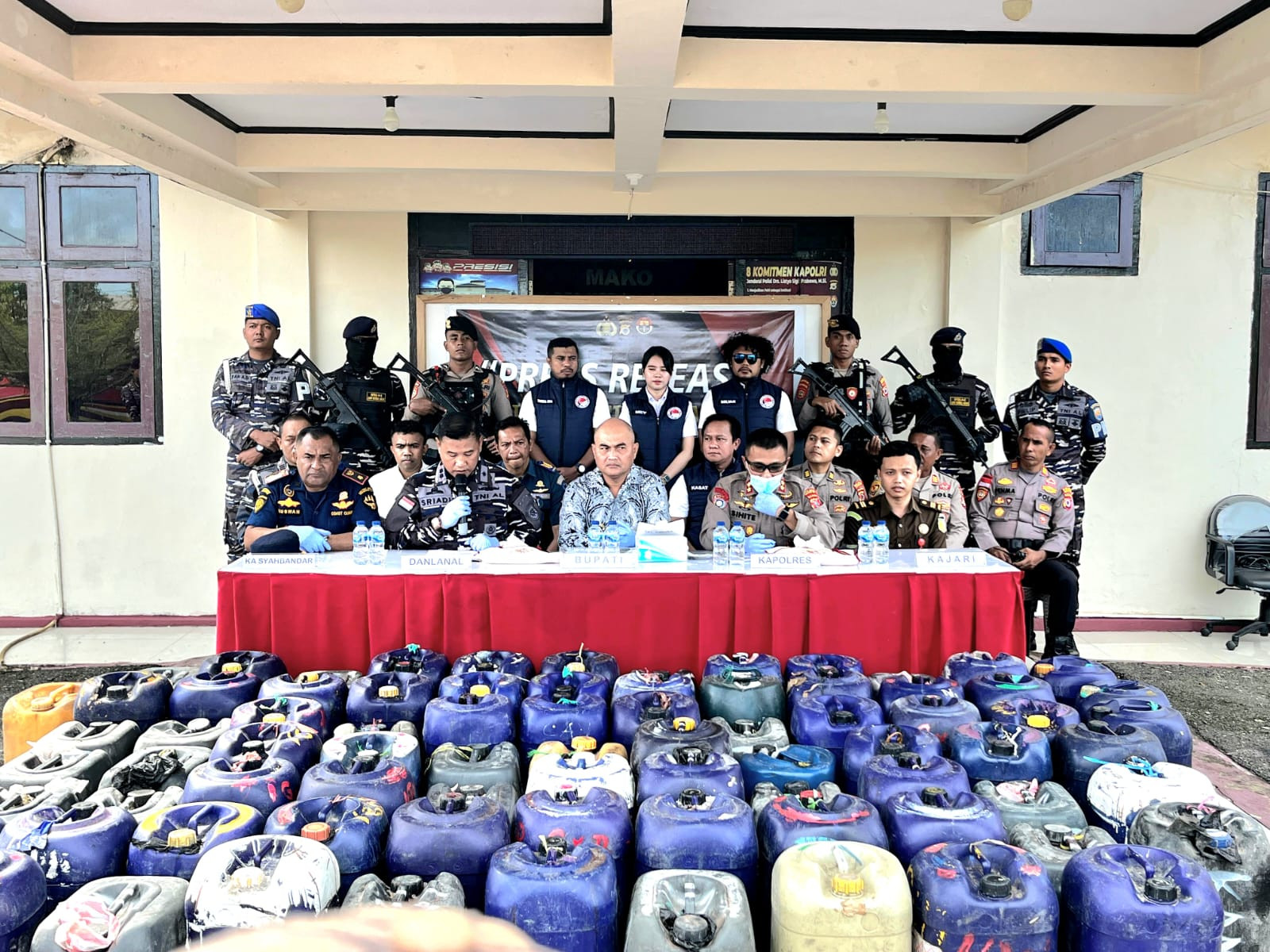 Lanal Aru Laksanakan Pemusnahan Miras Ilegal Bersama Forkopimda Kepulauan Aru