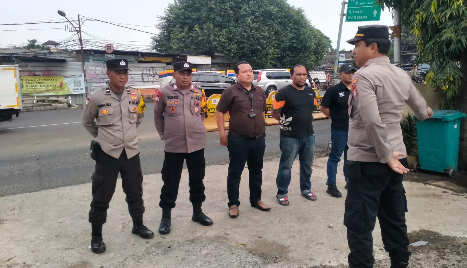 Gelar Pengamanan Perbatasan Kota Bekasi – Jakarta Timur Personil Gabungan Polsek Pondok Gede