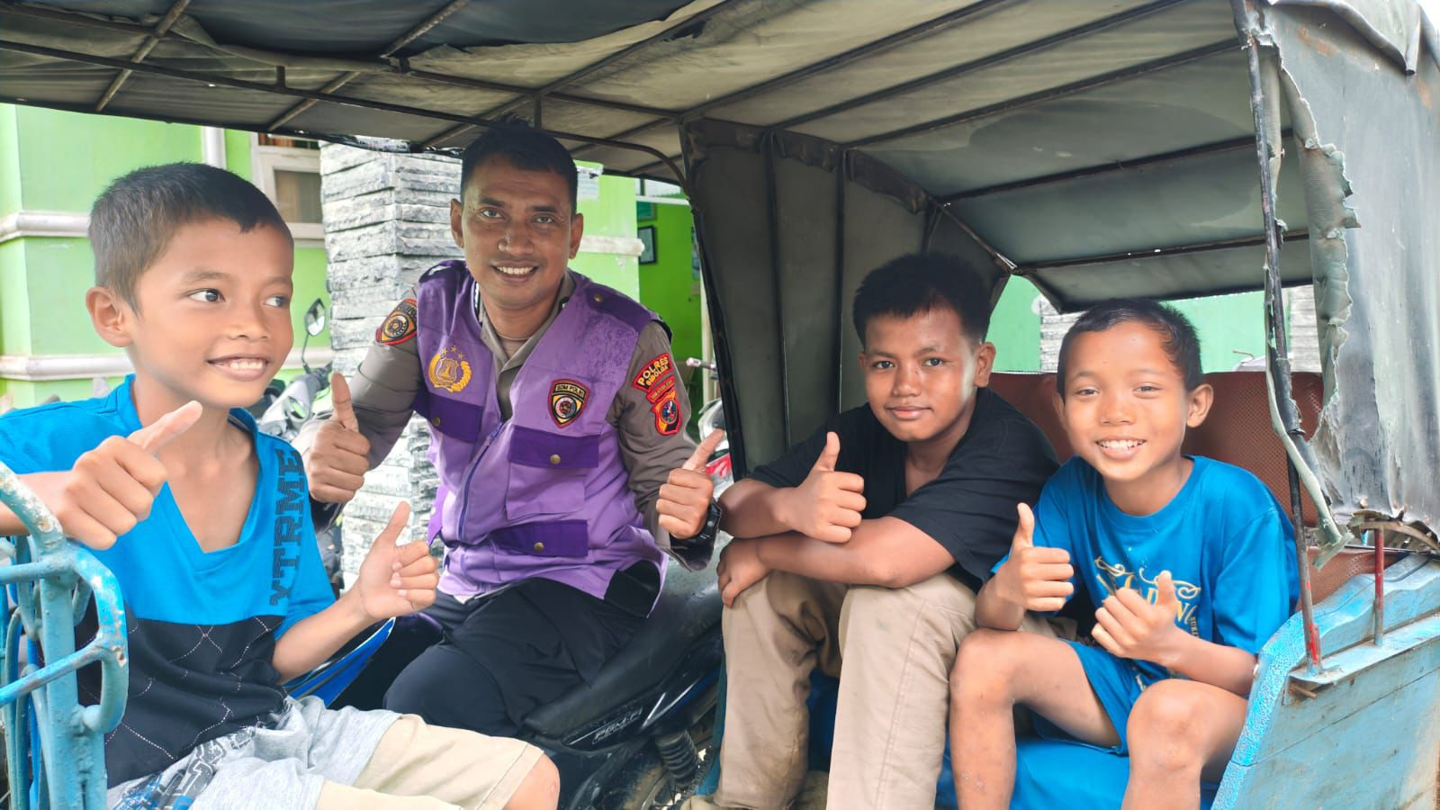 Polres Sibolga Salurkan Bantuan dan Gelar Trauma Healing Untuk Korban Banjir dan Longsor