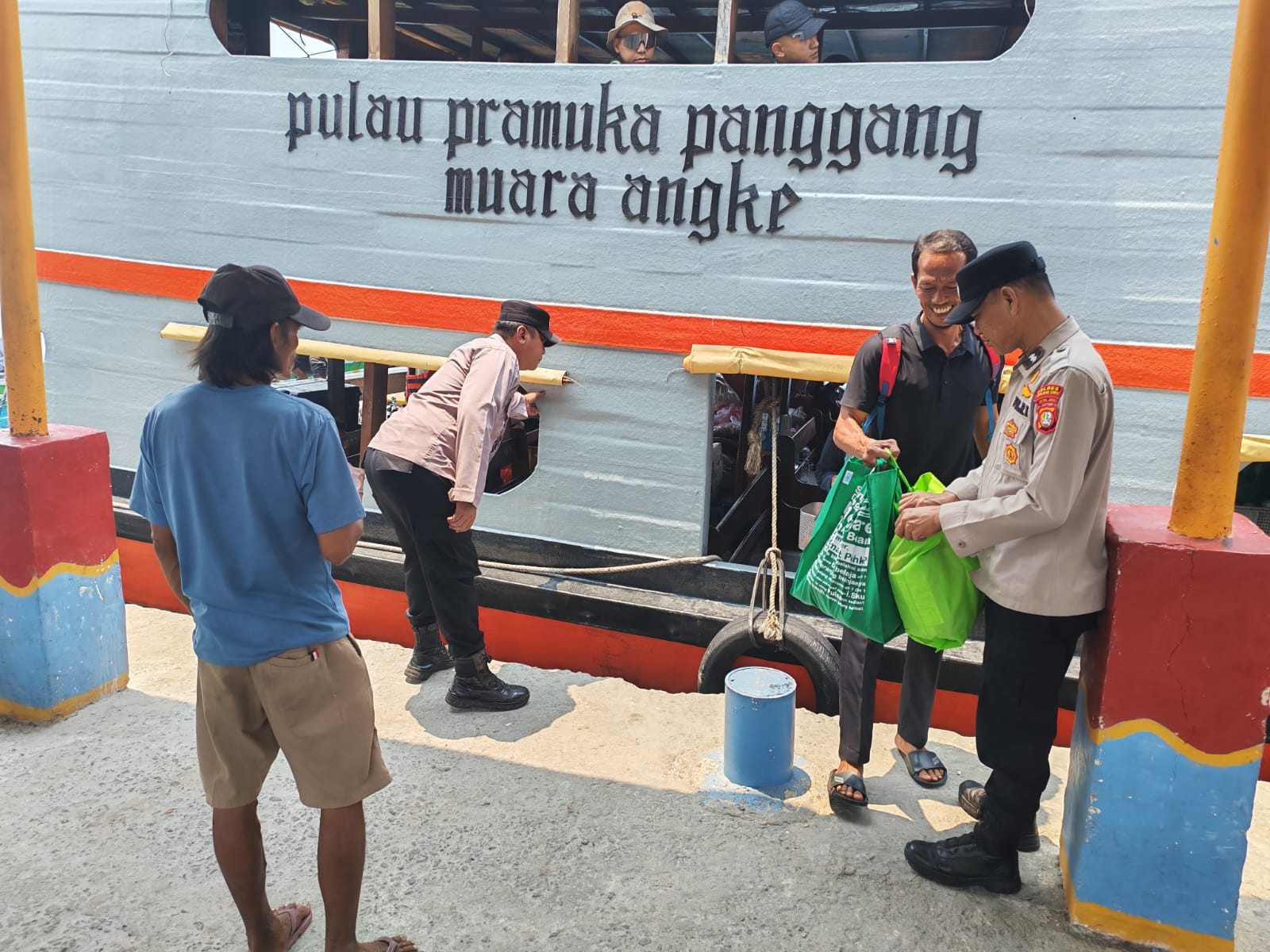 Layanan Polisi 110, Strong Point Polisi di Dermaga Kedatangan Kepulauan Seribu Berikan Pelayanan Humanis