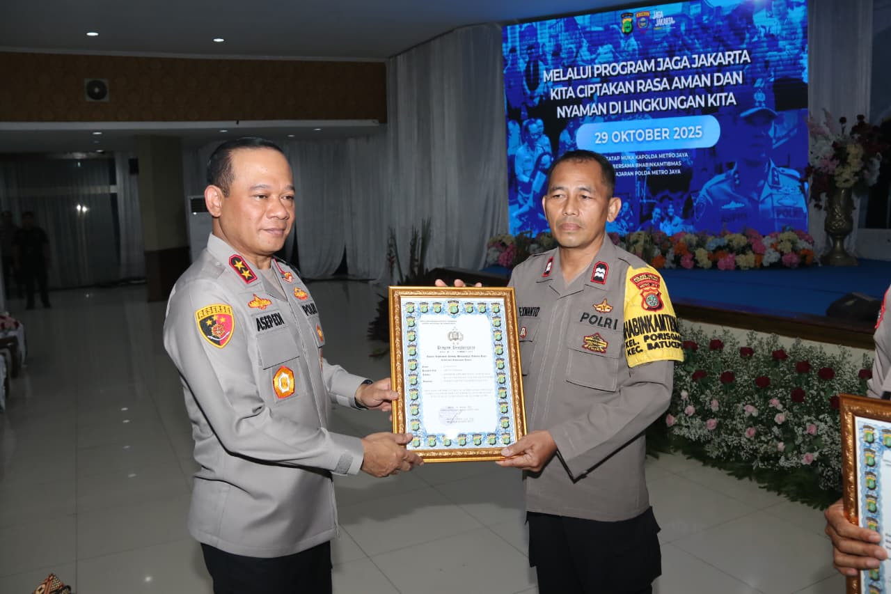 Kapolda Metro Jaya Apresiasi Dua Bhabinkamtibmas Bantu Pendidikan Anak Yatim & Pemulung