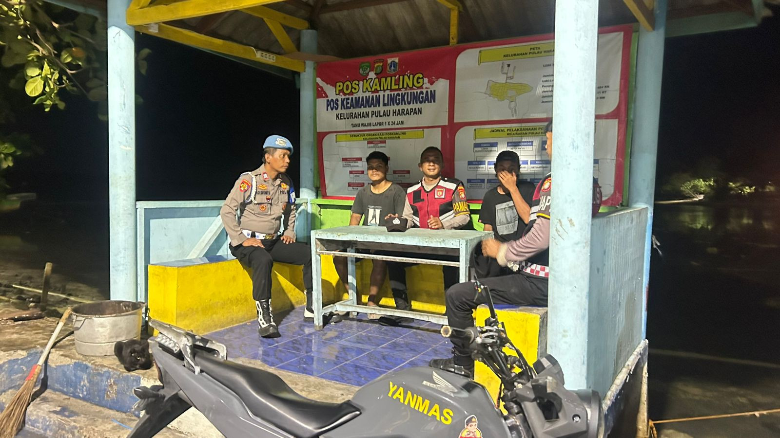 Patroli Malam Gabungan di Kepulauan Seribu Utara, Polisi–TNI Sambangi Warga Perkuat Rasa Aman