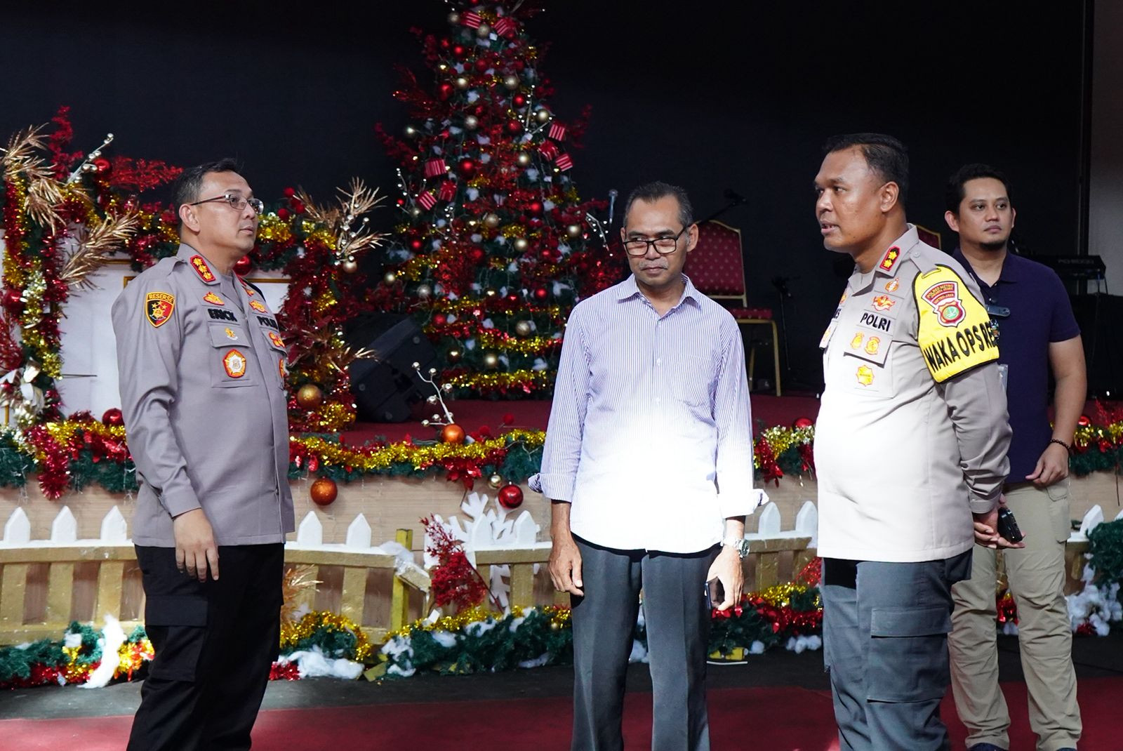 Pastikan Keamanan Natal, Kapolres Metro Jakarta Utara Tinjau Kesiapan Pengamanan Dua Gereja di Kelapa Gading