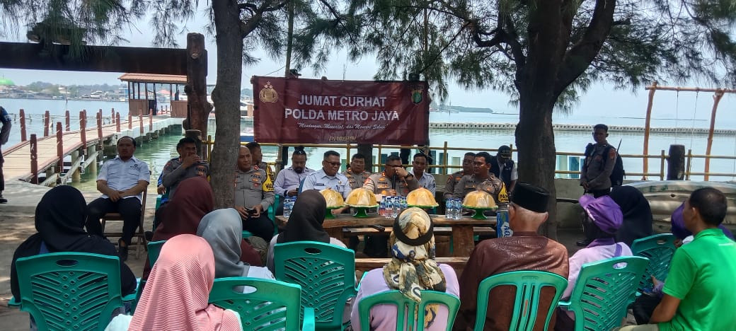 Kapolres Kepulauan Seribu AKBP Ajie Lukman Hidayat Gelar Jumat Curhat di Pulau Lancang, Tegaskan Larangan Judi Online dan Ajak Warga Jaga Kamtibmas