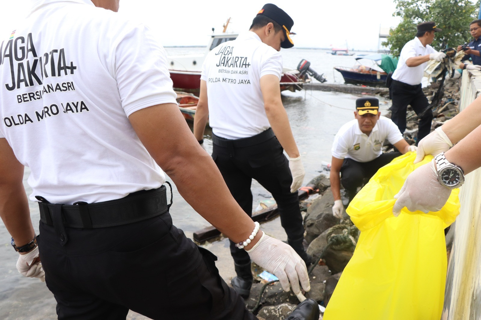 Polres Kepulauan Seribu Laksanakan Apel Pencanangan Kebersihan dan Pemilahan Sampah