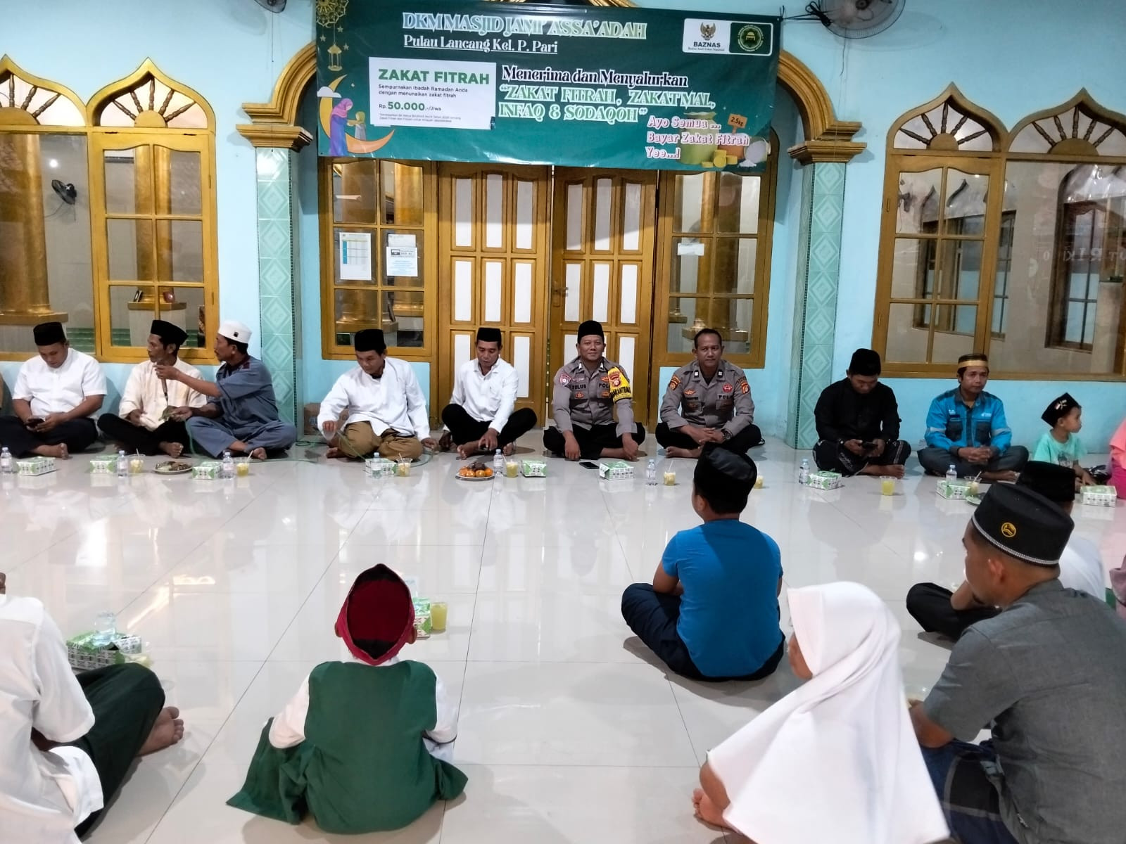 Bhabinkamtibmas Pulau Lancang Hadiri Buka Puasa Bersama Warga di Masjid Raya Assa’adah