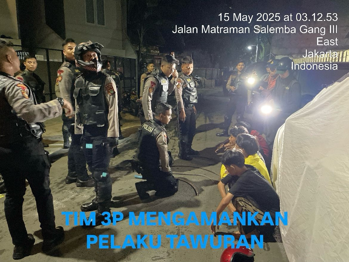 Patroli Perintis Polda Metro Jaya Tangkap 9 Pemuda Tawuran Bersenjata Tajam di Jakarta Timur