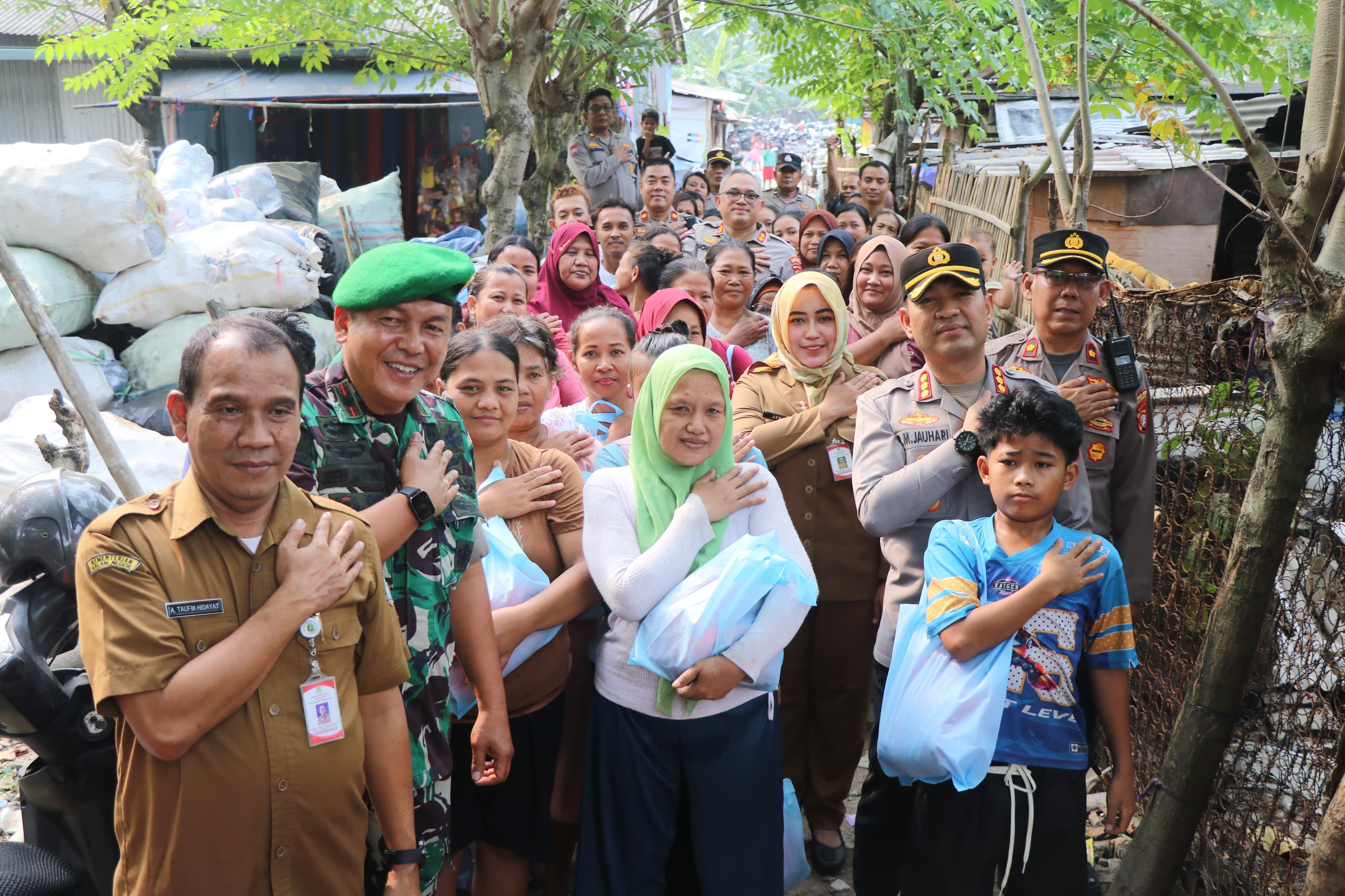 Dari Rumah ke Rumah, Kapolres Metro Tangerang Kota Dekatkan Polisi dengan Warga Tanah Tinggi