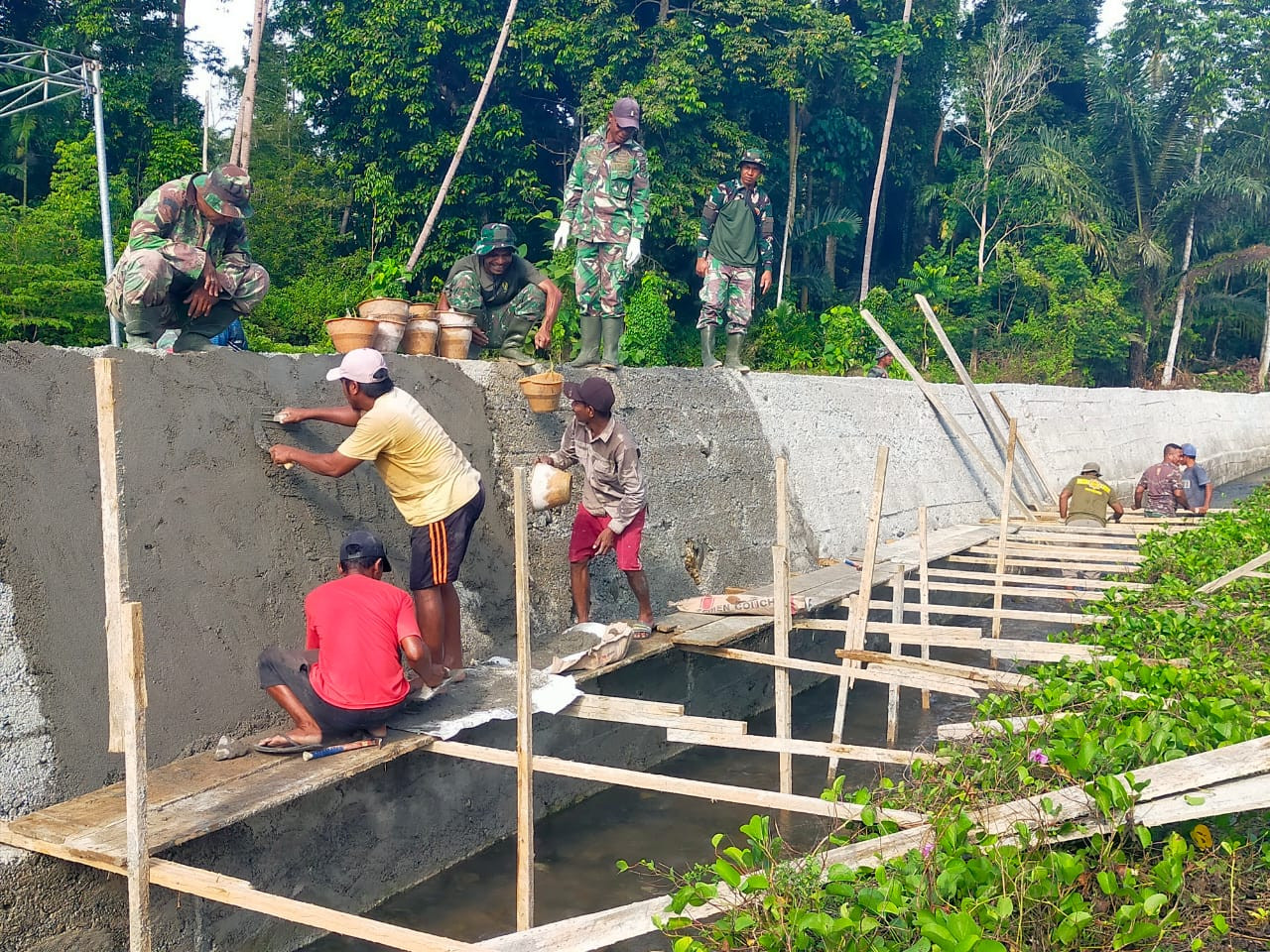 Satgas TMMD ke-123 Kodim 1510/Sula Kebut Pengacian Pembangunan Talud