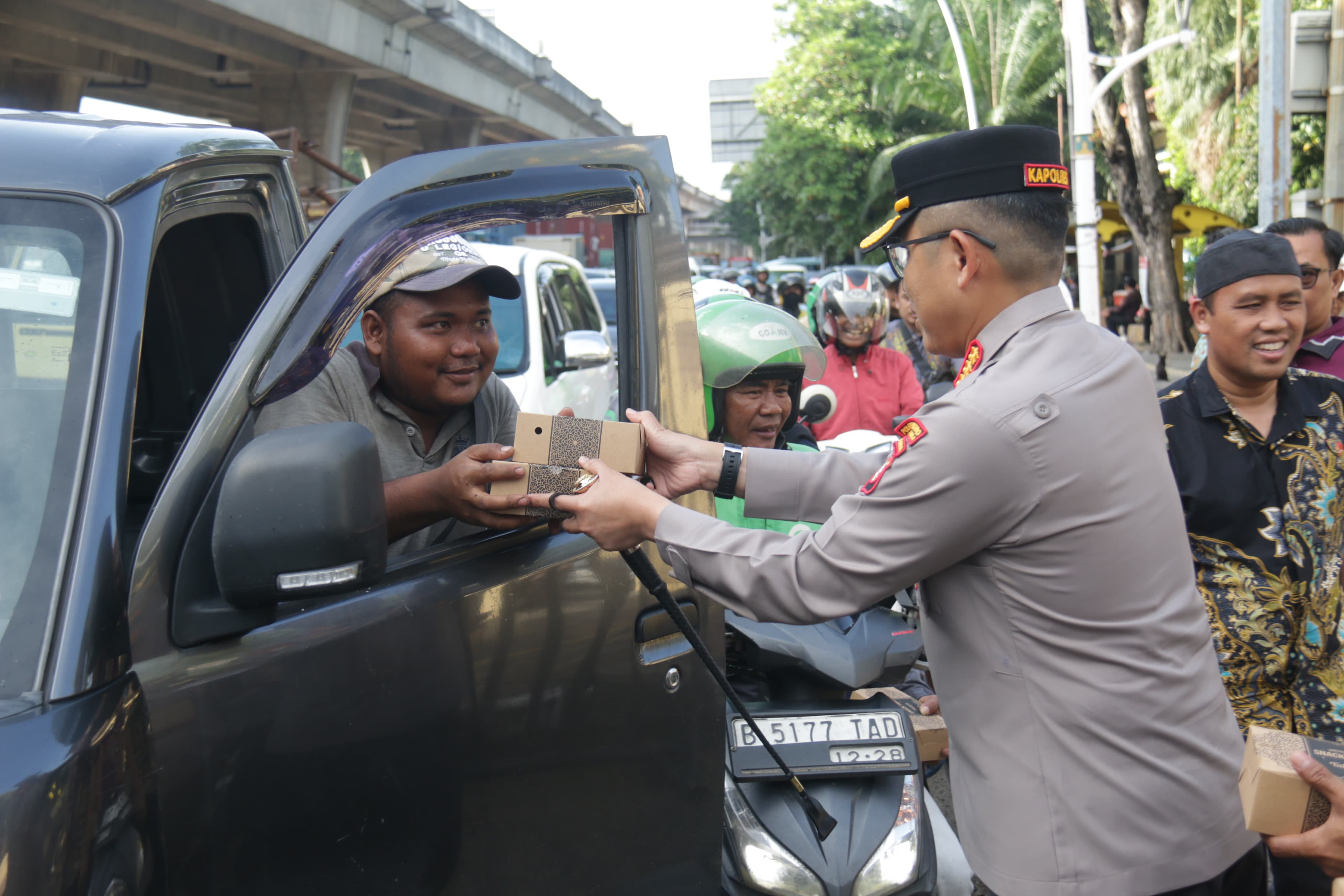 Polres Metro Jakarta Utara Gelar “War Takjil”, Berbagi Keberkahan Ramadan dengan Masyarakat