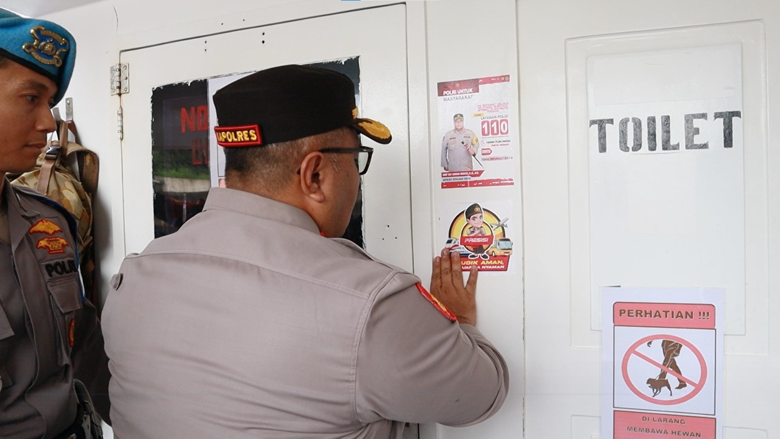 Kapolres Kepulauan Seribu Cek Kapal dan Berikan Himbauan Keselamatan kepada Pemudik di Dermaga 16 Marina Ancol