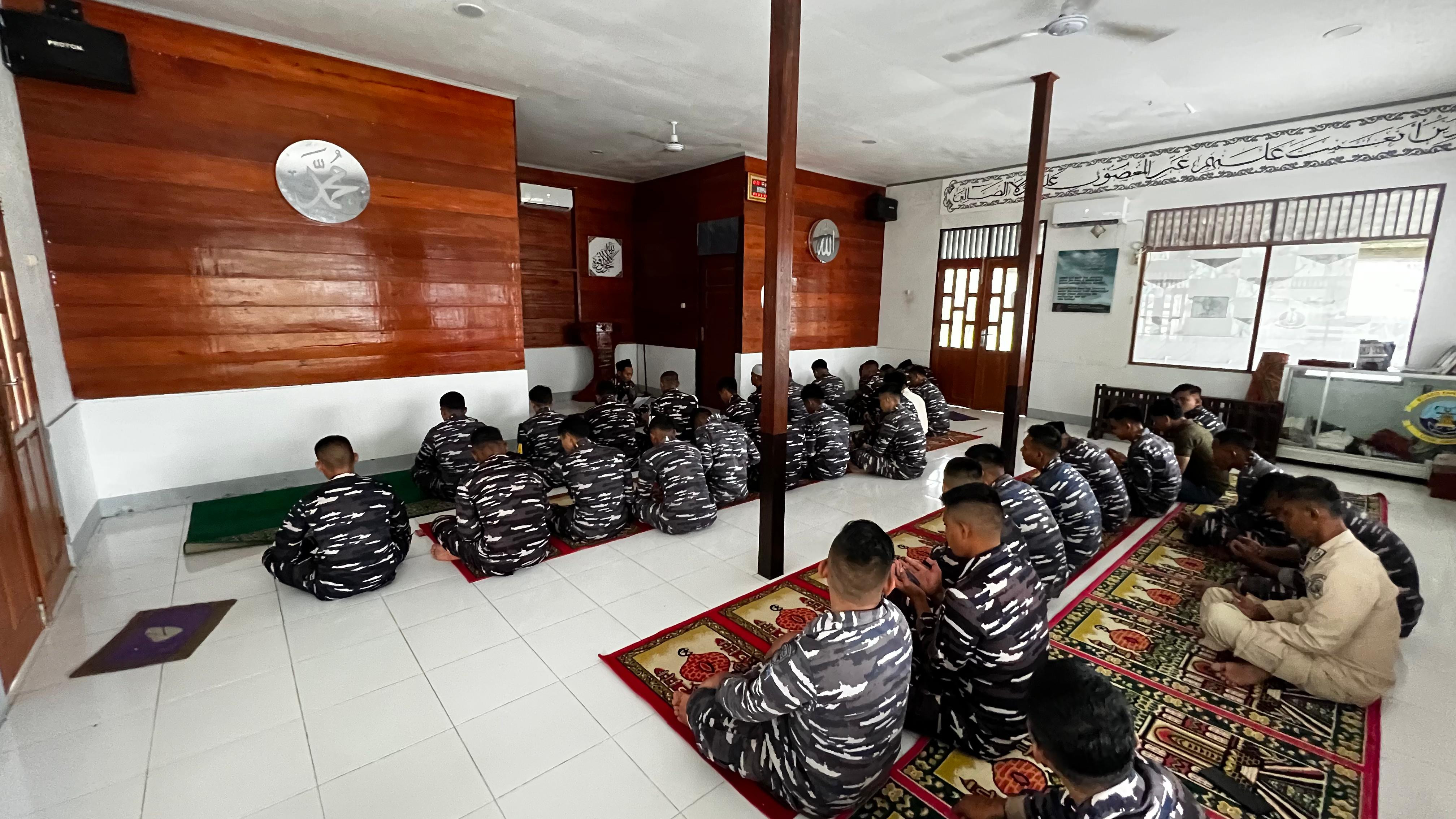 Personel Lanal Simeulue Gelar Doa Bersama Peringatan Hari Dharma Samudera Tahun 2026