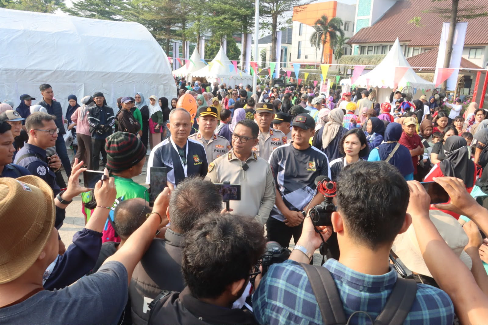 Pasar Rakyat dan Bazar UMKM Hari Bhayangkara ke-80 Polres Tangerang Selatan