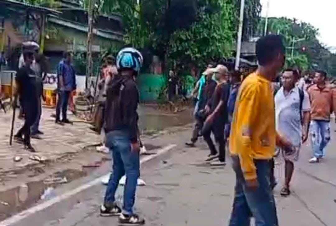 KEJAM! PRIA DIKEROYOK DI DEPAN SEKOLAH INTERNASIONAL JIS, MENDERITA LUKA PARAH