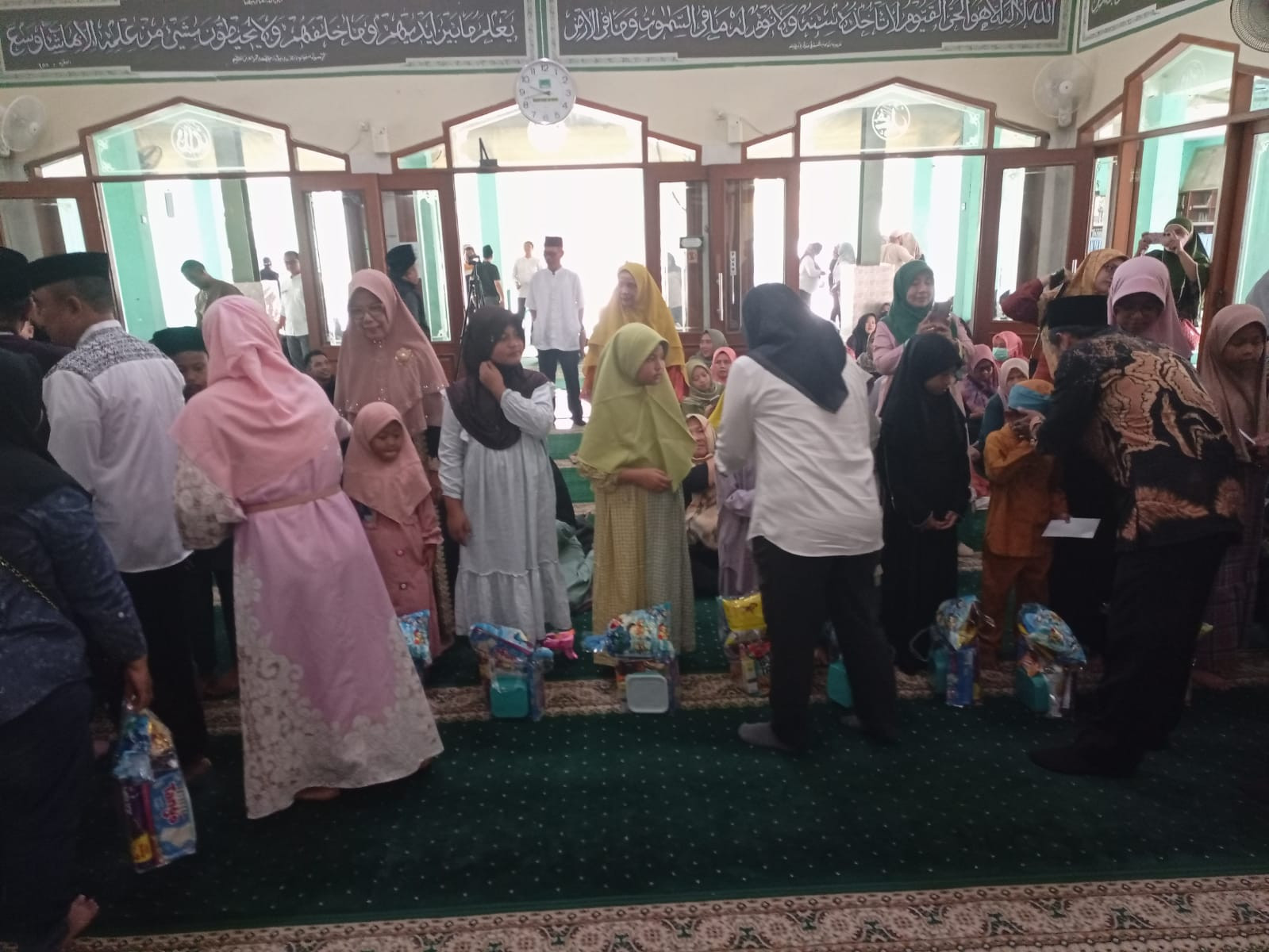 Berkah Ramadhan Bhabinkamtibmas Kranji Buka Puasa Bersama Anak Yatim
