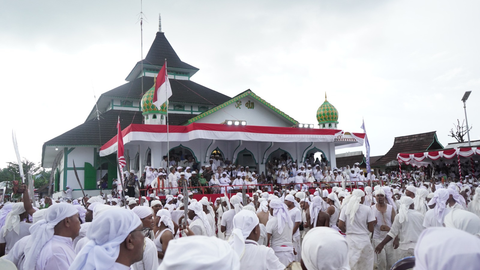 Wujud Cinta Budaya Daerah, Kodaeral IX Sukseskan Acara Pagelaran Budaya Ma'atenu Pakapita Matasiri Tahun 2025 di Negeri Pelauw