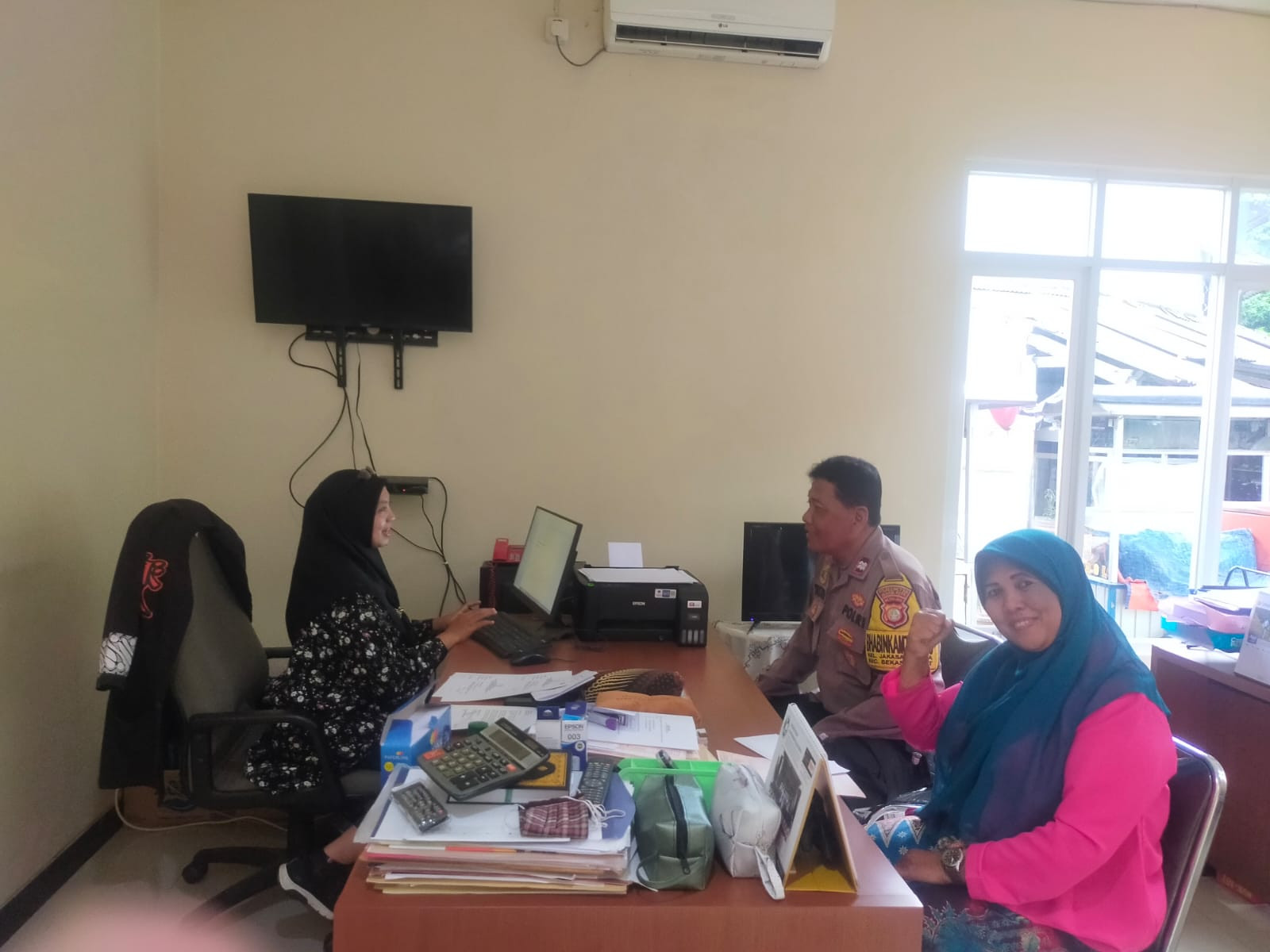 Bhabinkamtibmas Jakasampurna Aktif Jaga Keamanan Ramadhan dengan Patroli dan Silaturahmi