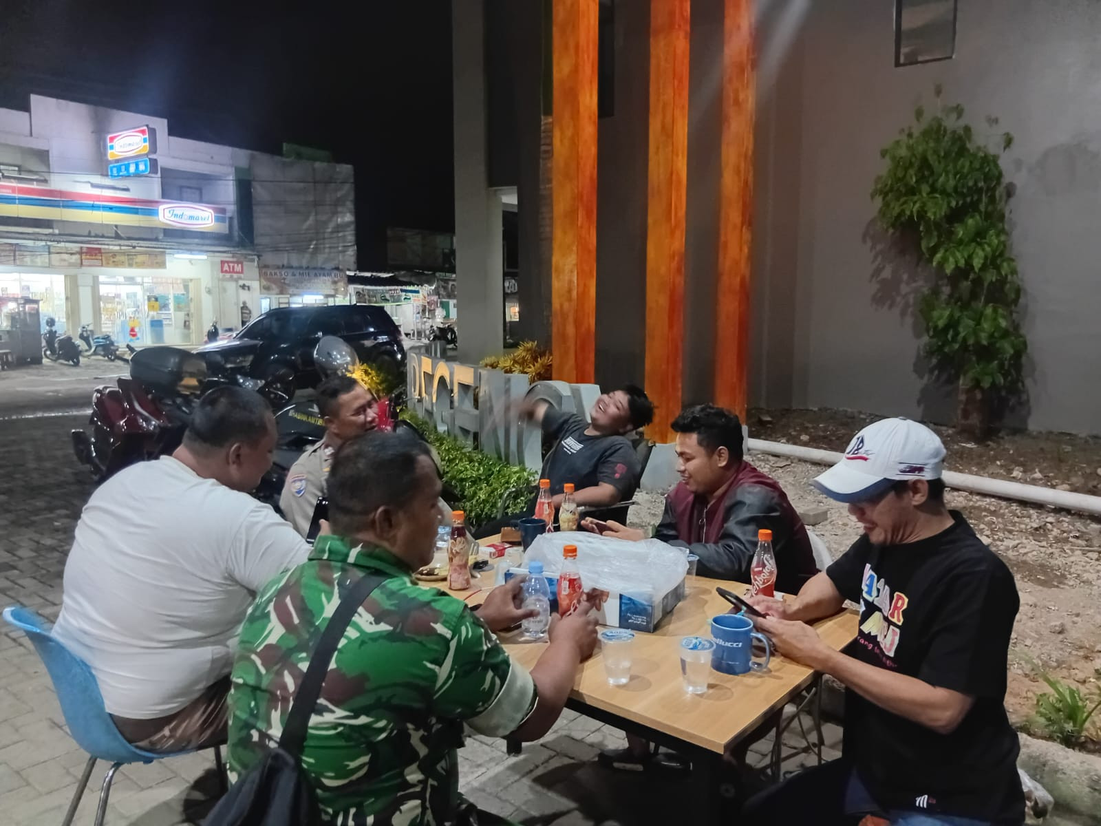 Ciptakan Rasa Aman, TNI-Polri di Bekasi Gelar 'Kongko Kamtibmas' bareng Warga Cimuning