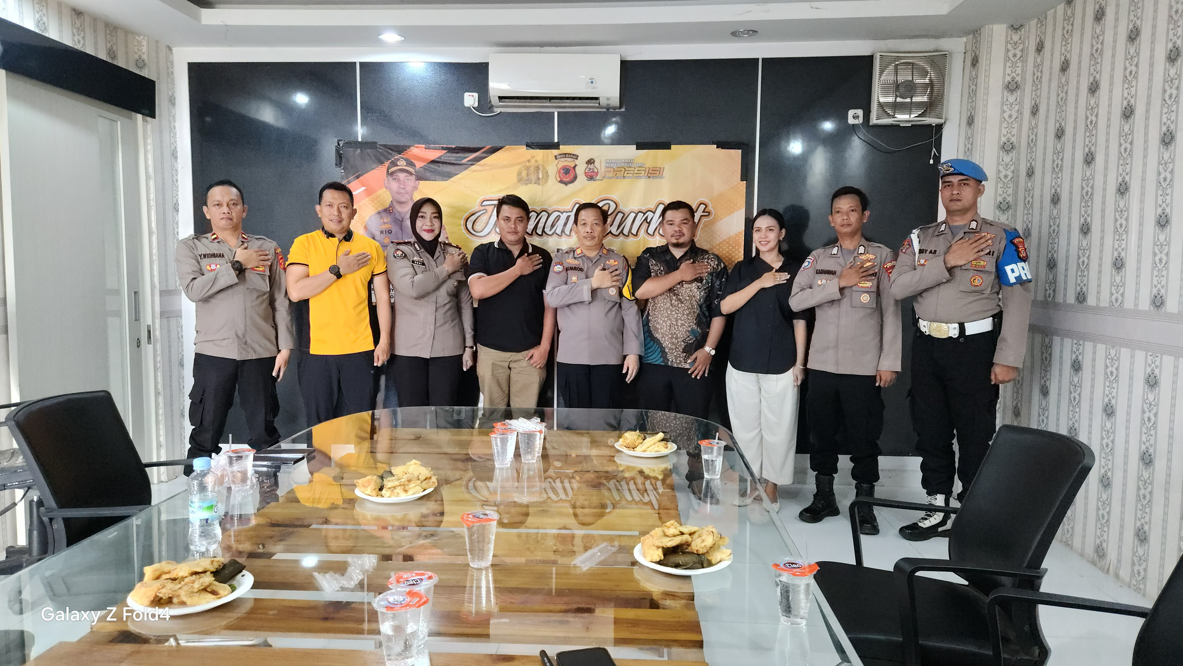 Polres Bogor Gelar Jumat Curhat, Warga Cariu Keluhkan Infrastruktur dan Peluang Kerja