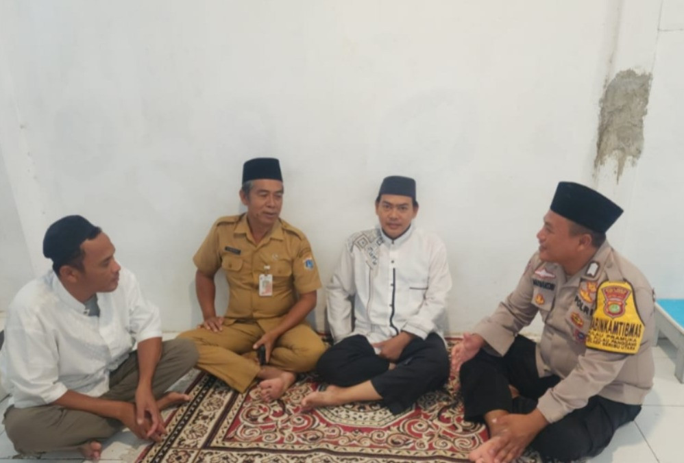 Bhabinkamtibmas Pulau Pramuka Sambangi Tokoh Agama, Wujudkan Ramadhan yang Sejuk dan Kondusif