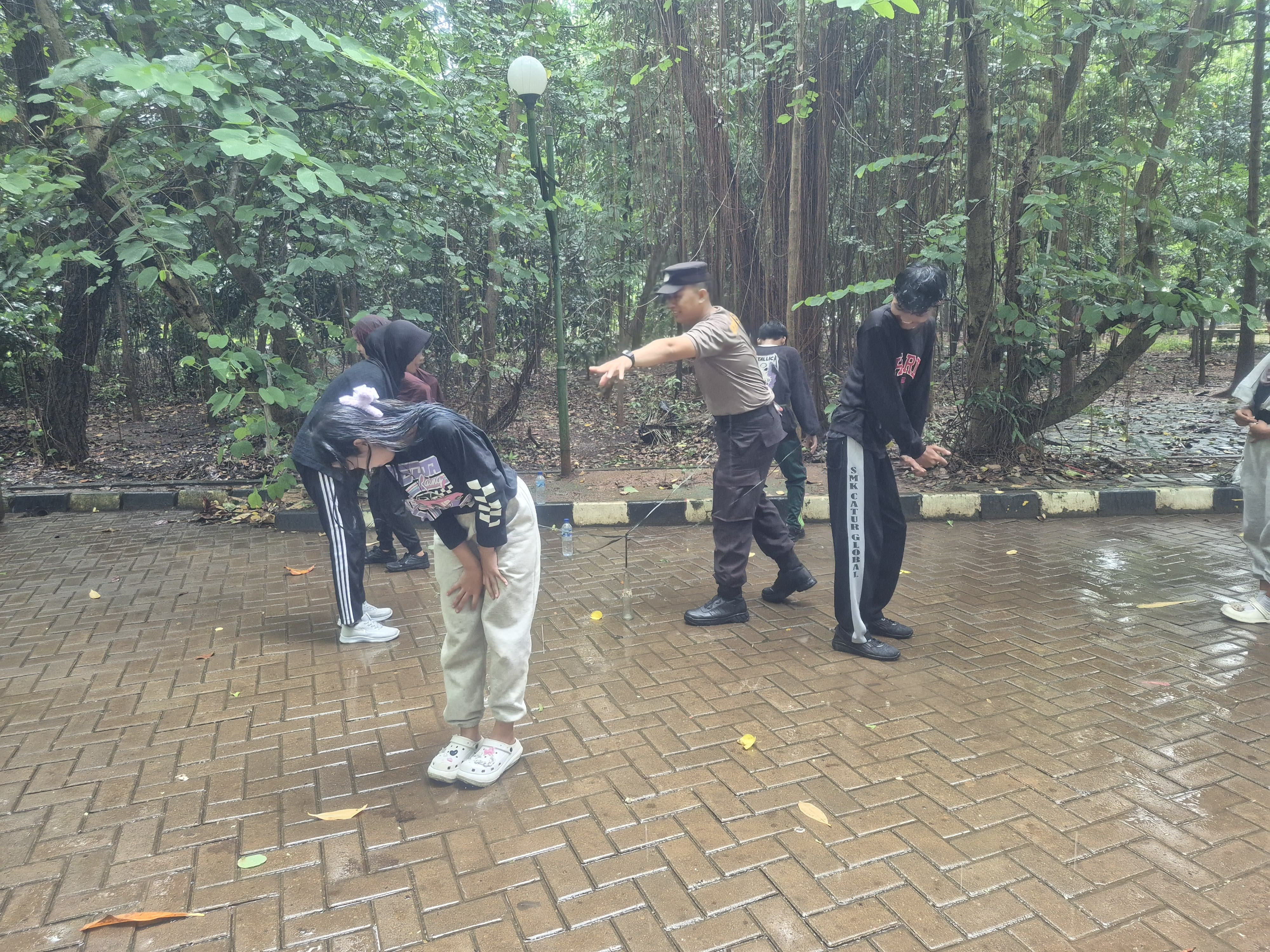 Sat Binmas Polres Metro Bekasi Kota Bekali Pemuda Lintas Agama Materi Kepemimpinan dan Anti-Bullying