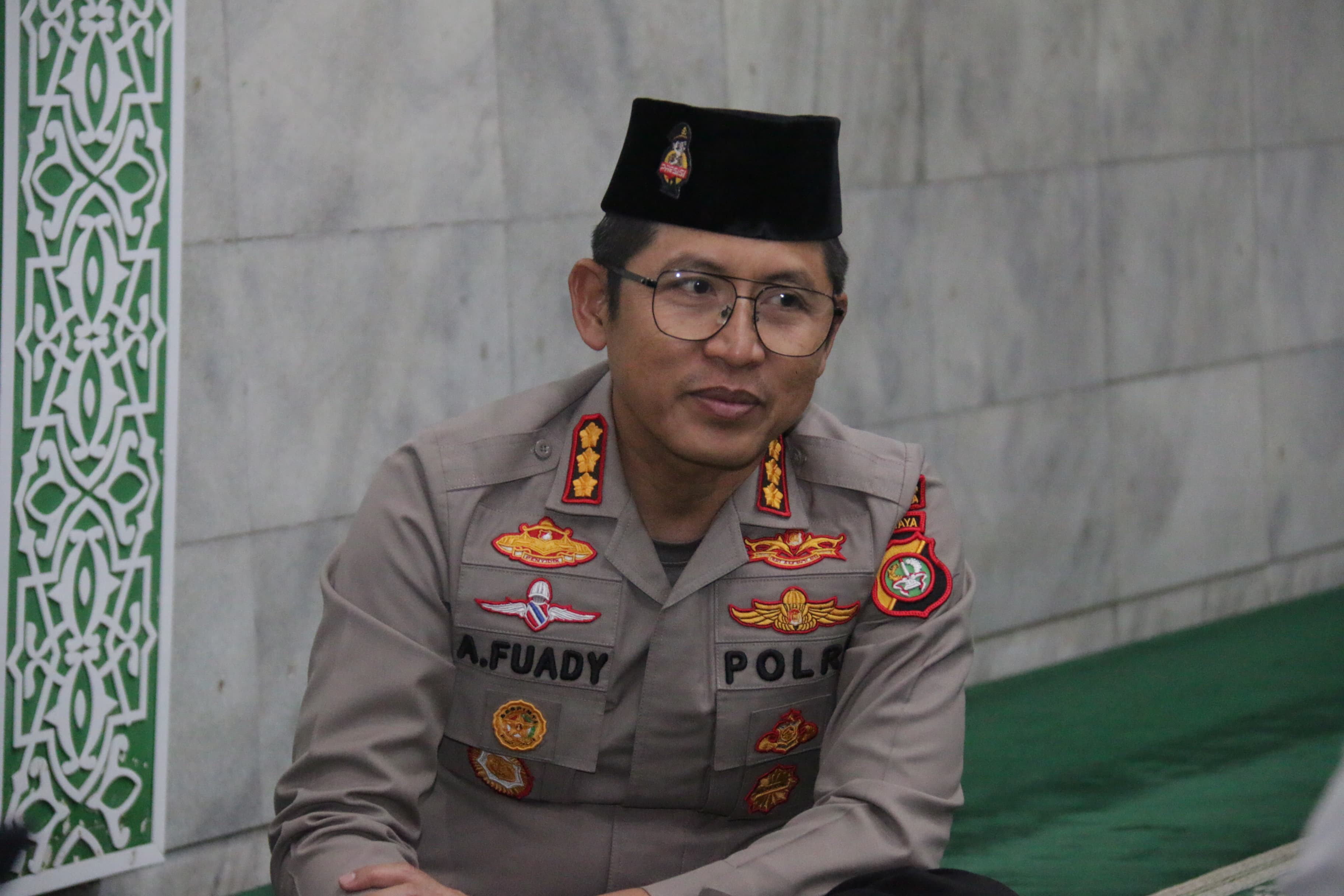 Kapolres Metro Jakarta Utara Jadi Imam Tarawih Keliling di Masjid Baiturrahman Ancol