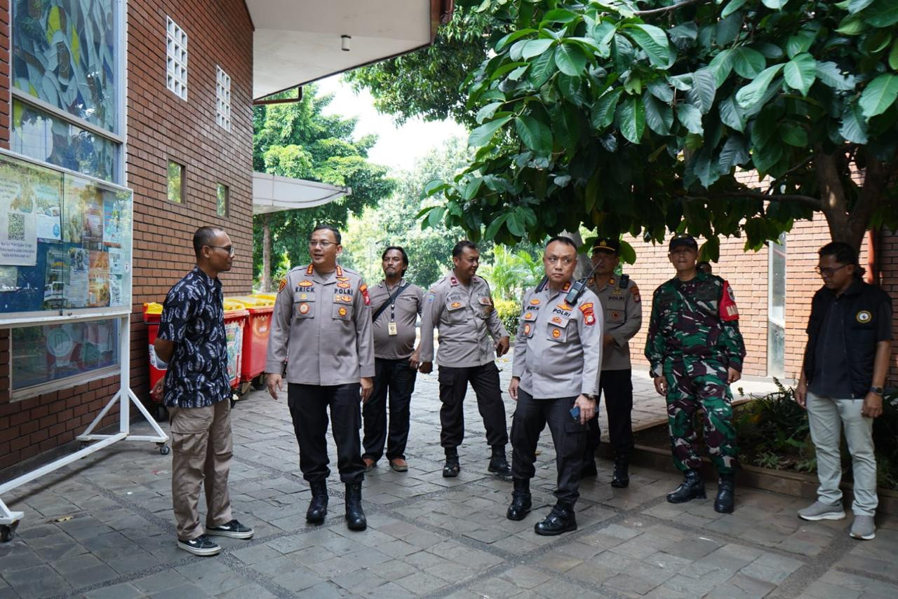 Kapolres Metro Jakarta Utara Tinjau Pengamanan Ibadah Kenaikan Isa Almasih di Gereja St. Yohanes Bosco