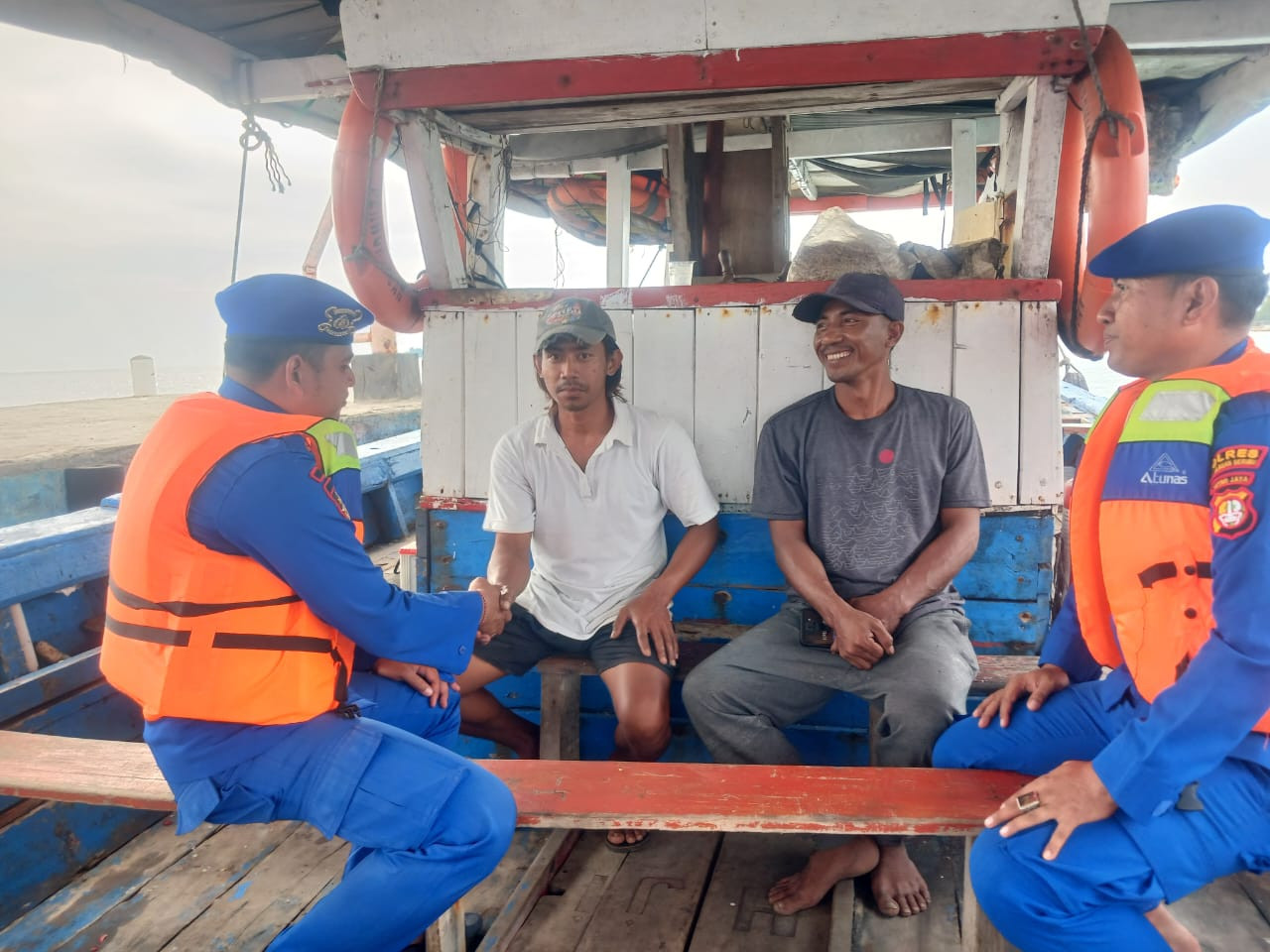 Satpolairud Polres Kepulauan Seribu Patroli Dialogis Laut, Antisipasi Kejahatan dan Sosialisasikan Layanan 110 demi Wisata Aman