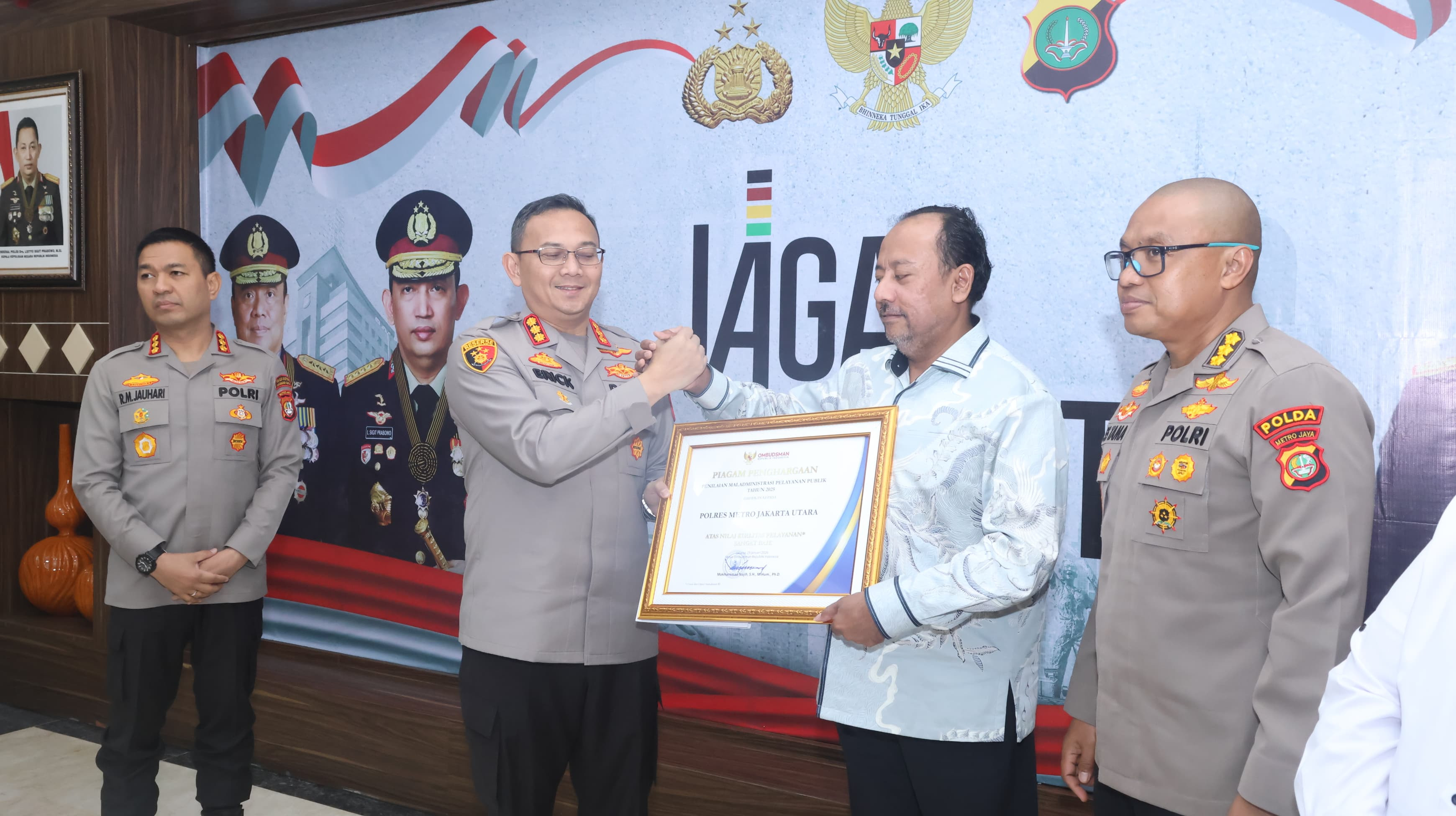 Kapolres Metro Jakarta Utara Terima Penghargaan Ombudsman RI, Raih Predikat “Sangat Baik” dalam Penilaian Pelayanan Publik