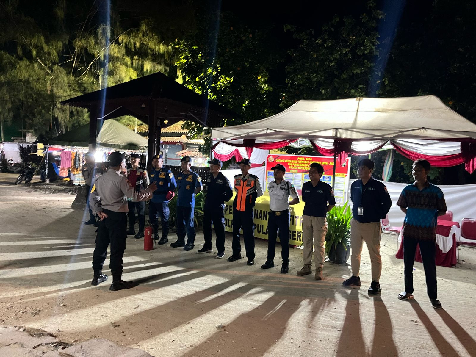 Polisi Baik dan Humanis, Polsek Kepulauan Seribu Utara Patroli Malam Pastikan Keamanan Rumah Kosong
