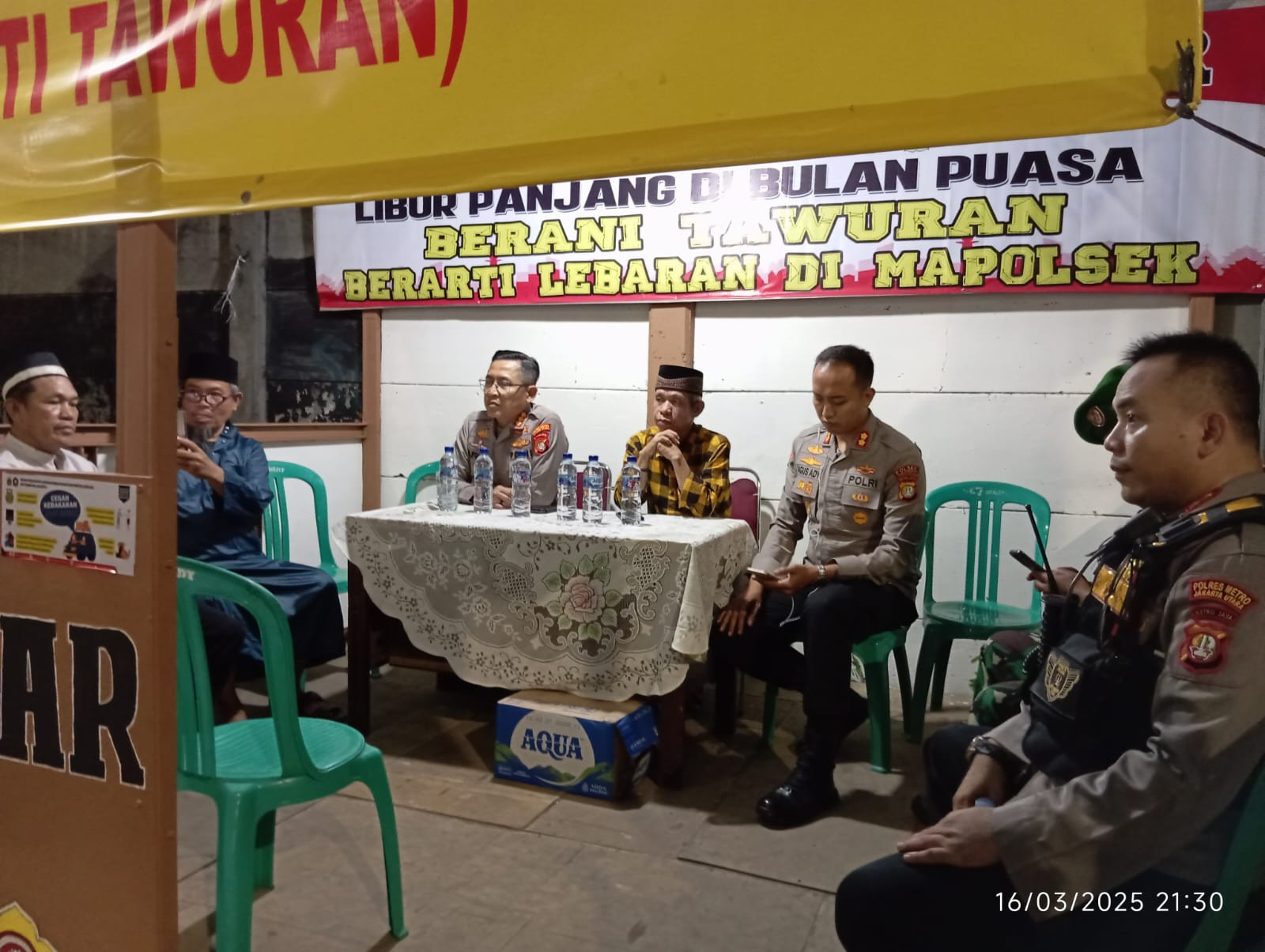 Kapolres Metro Jakarta Utara Tinjau Pos Pantau Ramadhan 2025 di Penjaringan