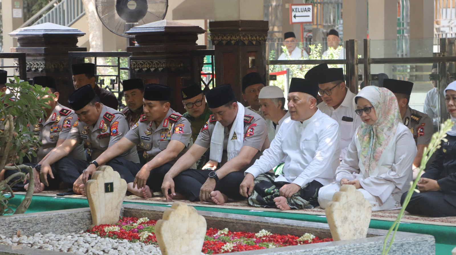 Perkuat Sinergi Ulama dan Umara, Kapolri Silaturahmi ke Ponpes Tebuireng dan Ziarah Makam Gus Dur