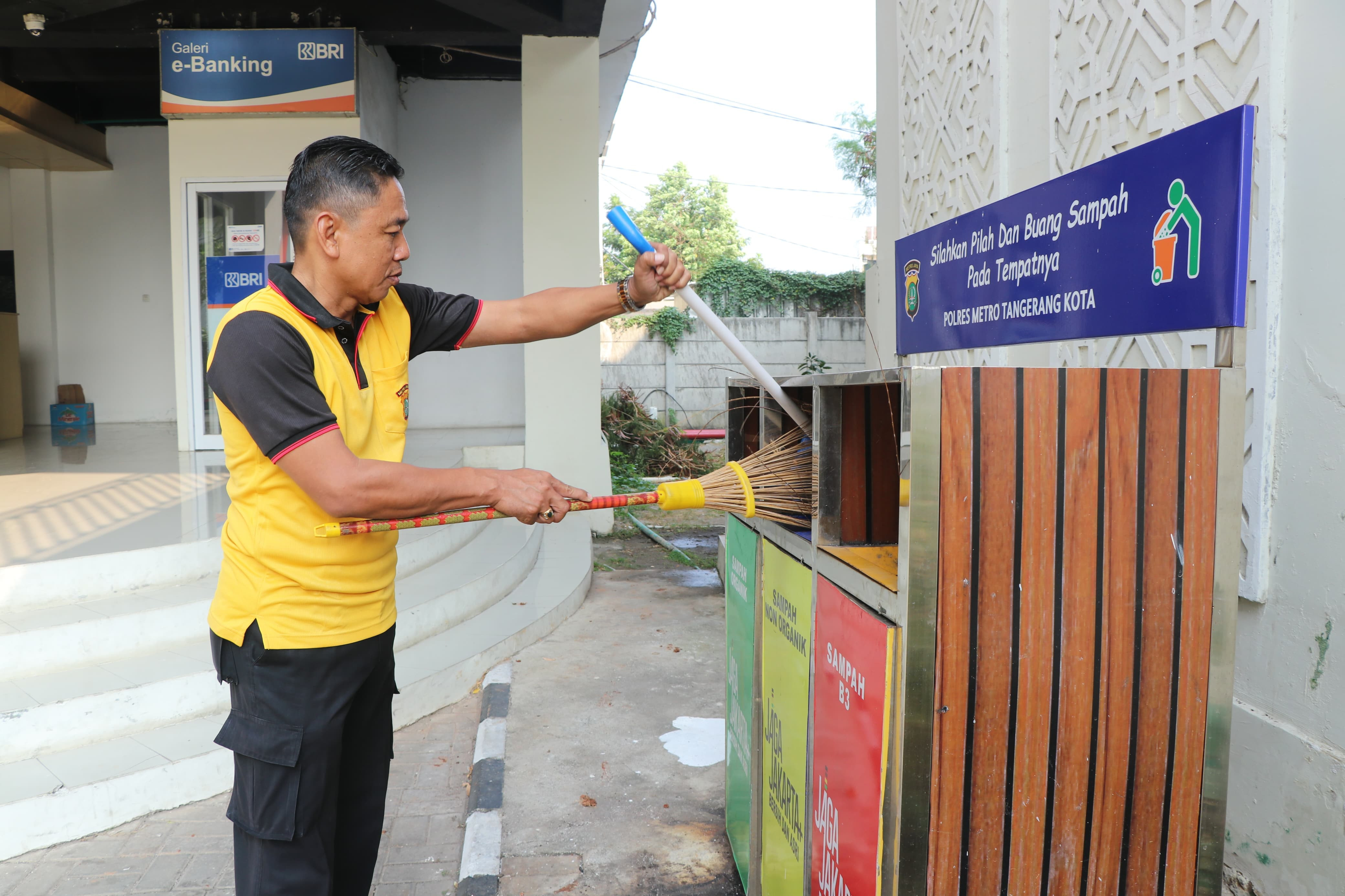 Apel Pagi hingga Kerja Bakti, Polres Metro Tangerang Kota Bersolek Sambut HUT Kemerdekaan RI