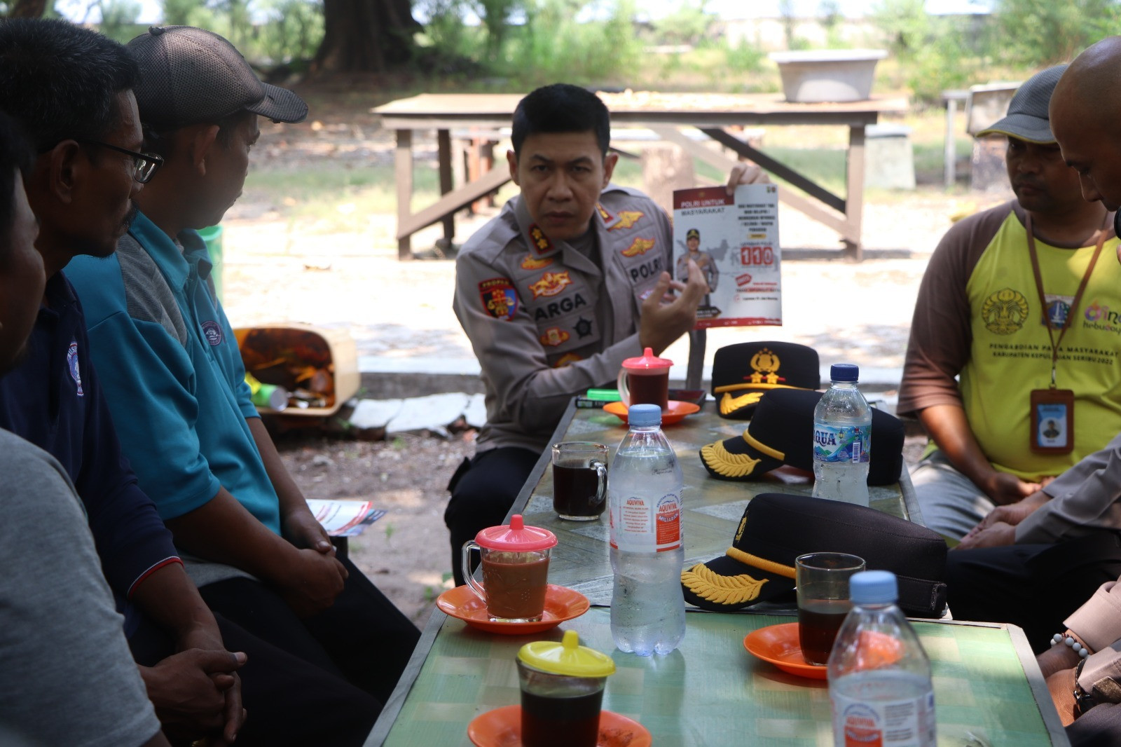 Jumat Curhat di Pulau Kelapa, Polisi Sosialisasikan Layanan 110 dan Ingatkan Bahaya Angin Kencang serta Ombak Tinggi