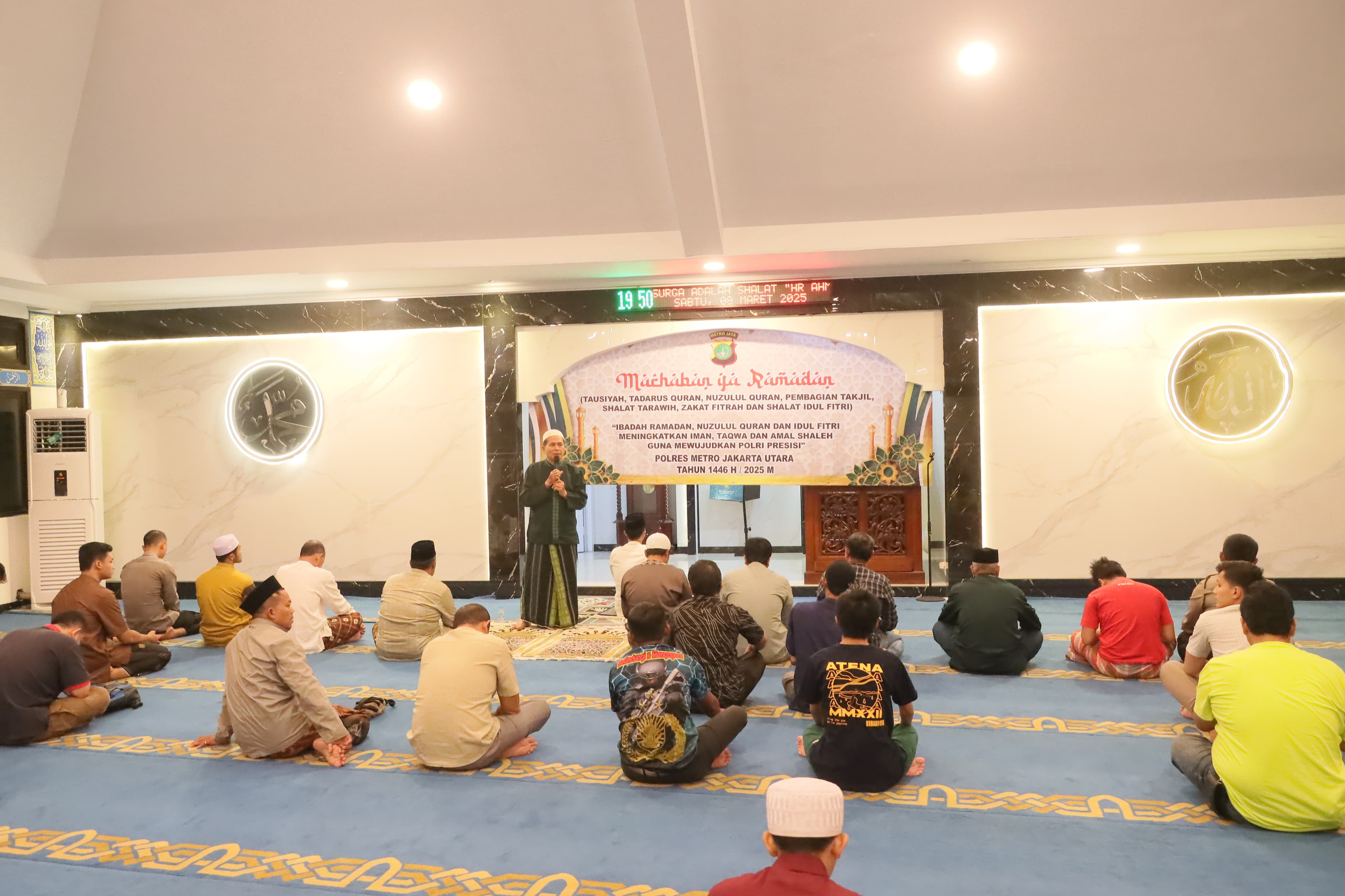 Pelaksanaan Sholat Tarawih Perdana di Masjid Madani Polres Metro Jakut Berjalan Lancar dan Khidmat