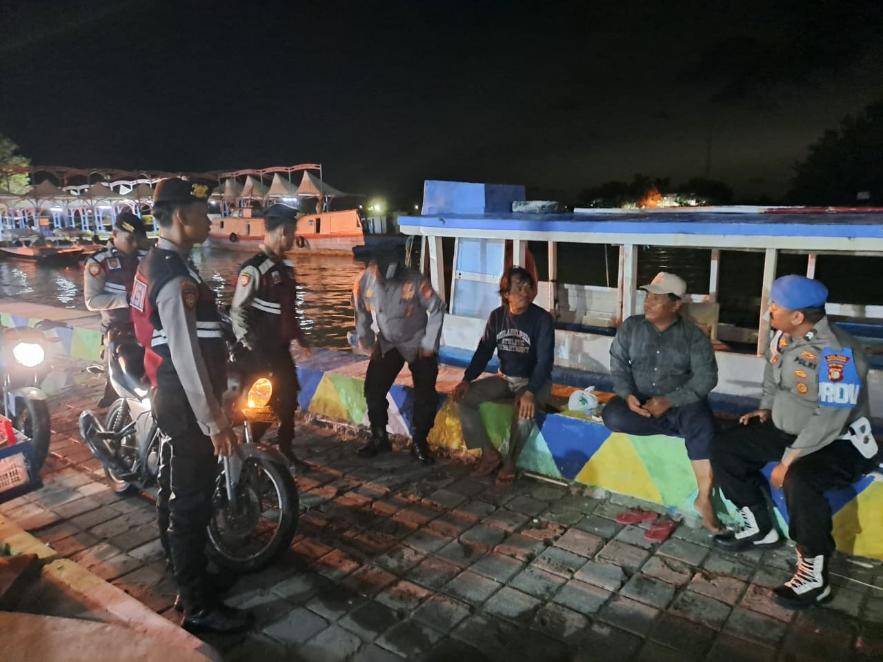 Polisi Baik dan Humanis: Polsek Kepulauan Seribu Utara Gelar Patroli Malam Dialogis Cegah Gangguan Kamtibmas