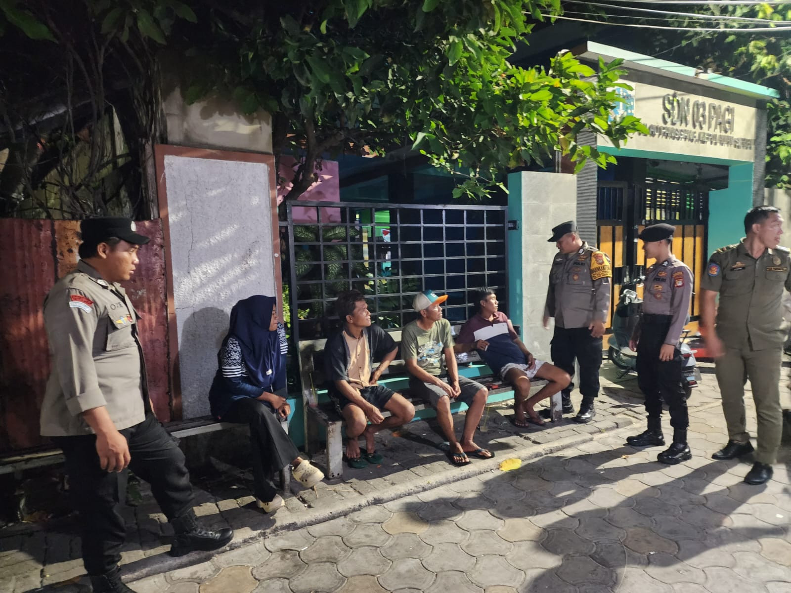 Polsek Kepulauan Seribu Utara Gelar Patroli Malam, Ajak Warga Waspada Hoax dan Gunakan Call Center 110