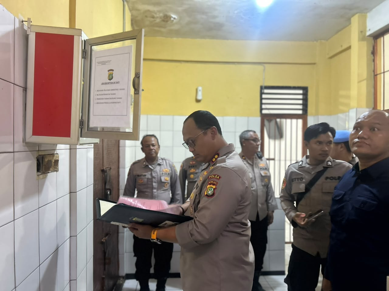 Perkuat Pelayanan Publik, Bid Propam Polda Metro Jaya Kunjungan Supervisi di Polsek Koja