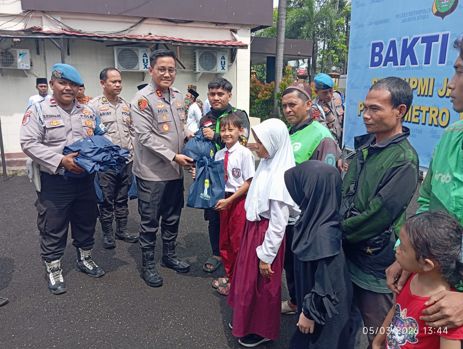 Polsek Metro Penjaringan Bersama HIPMI Jakarta Utara Gelar Bakti Sosial, 200 Paket Bantuan Dibagikan