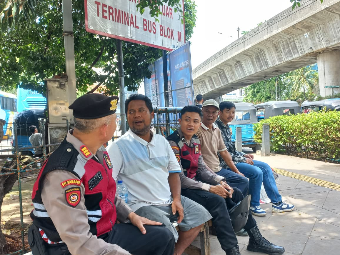 Ditsamapta Polda Metro Jaya Gelar Himbauan Kamtibmas di Blok M dalam Operasi "Sikat Jaya 2025’'