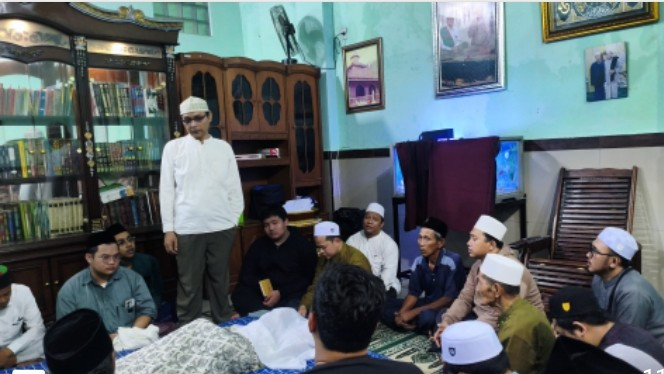 Unit Binmas Polsek Pondok Gede Takziah ke Kediaman Tokoh Agama di Jaticempaka