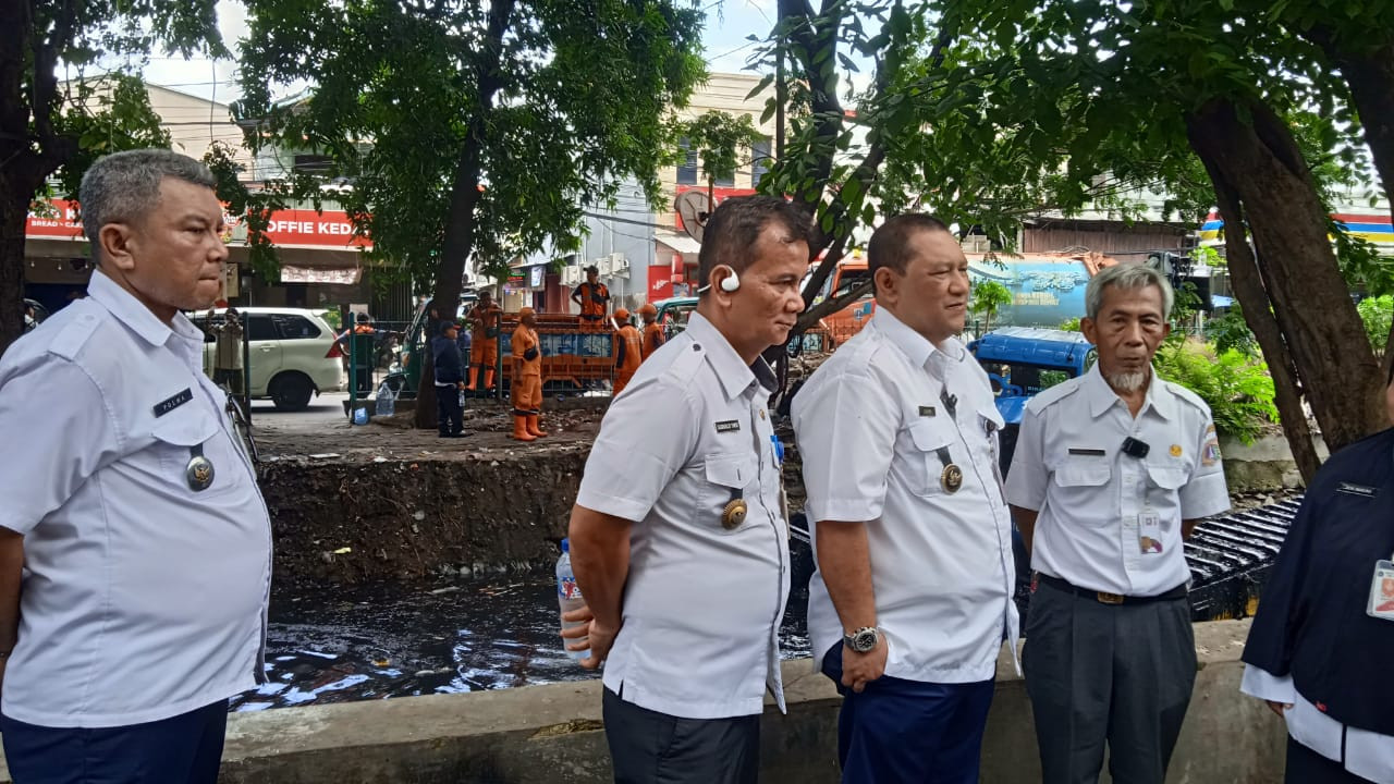 Wakil Wali Kota Jakut Tinjau Pengerukan dan Pembangunan Turap Kali Mati Pademangan Barat