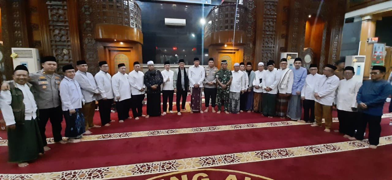 Kapolres Metro Bekasi Kota Hadiri Peringatan Maulid Nabi di Masjid Agung Al-Barkah