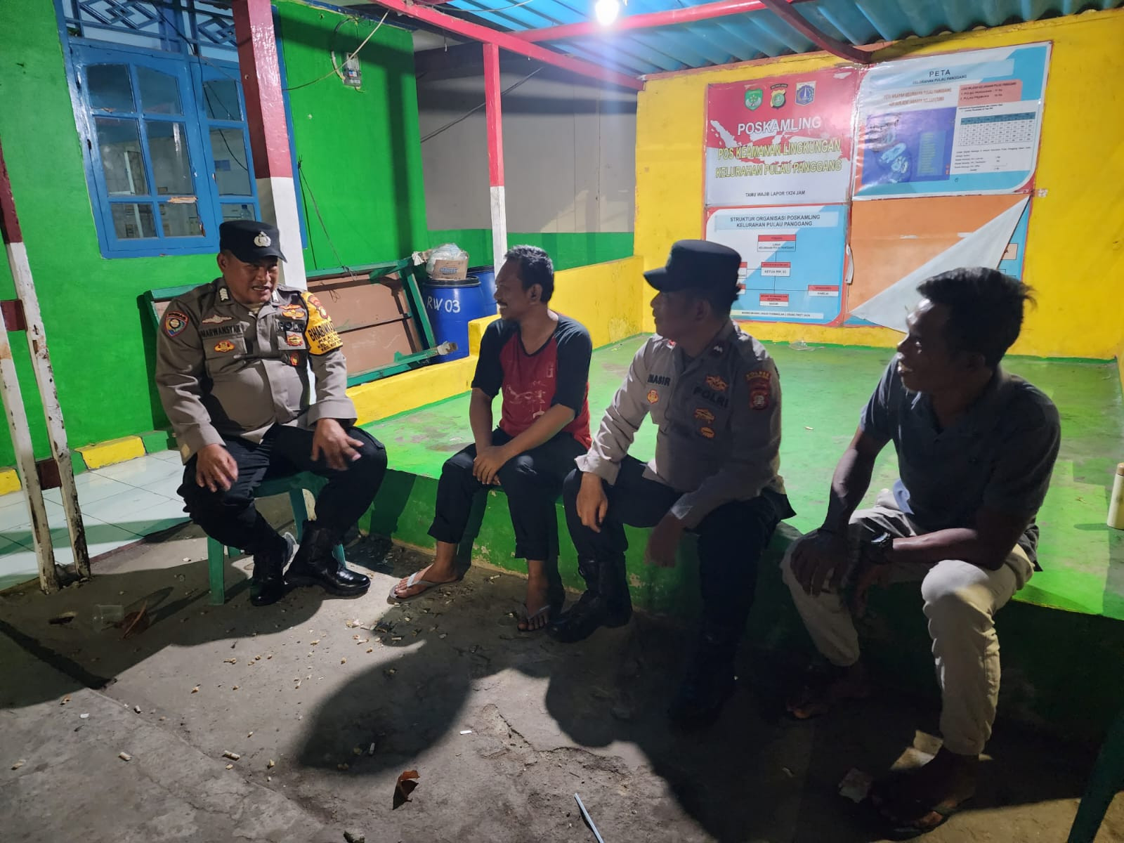 Layanan Polisi 110 Tetap Siaga 24 Jam, Polsek Kepulauan Seribu Utara Sosialisasikan Saat Patroli Malam