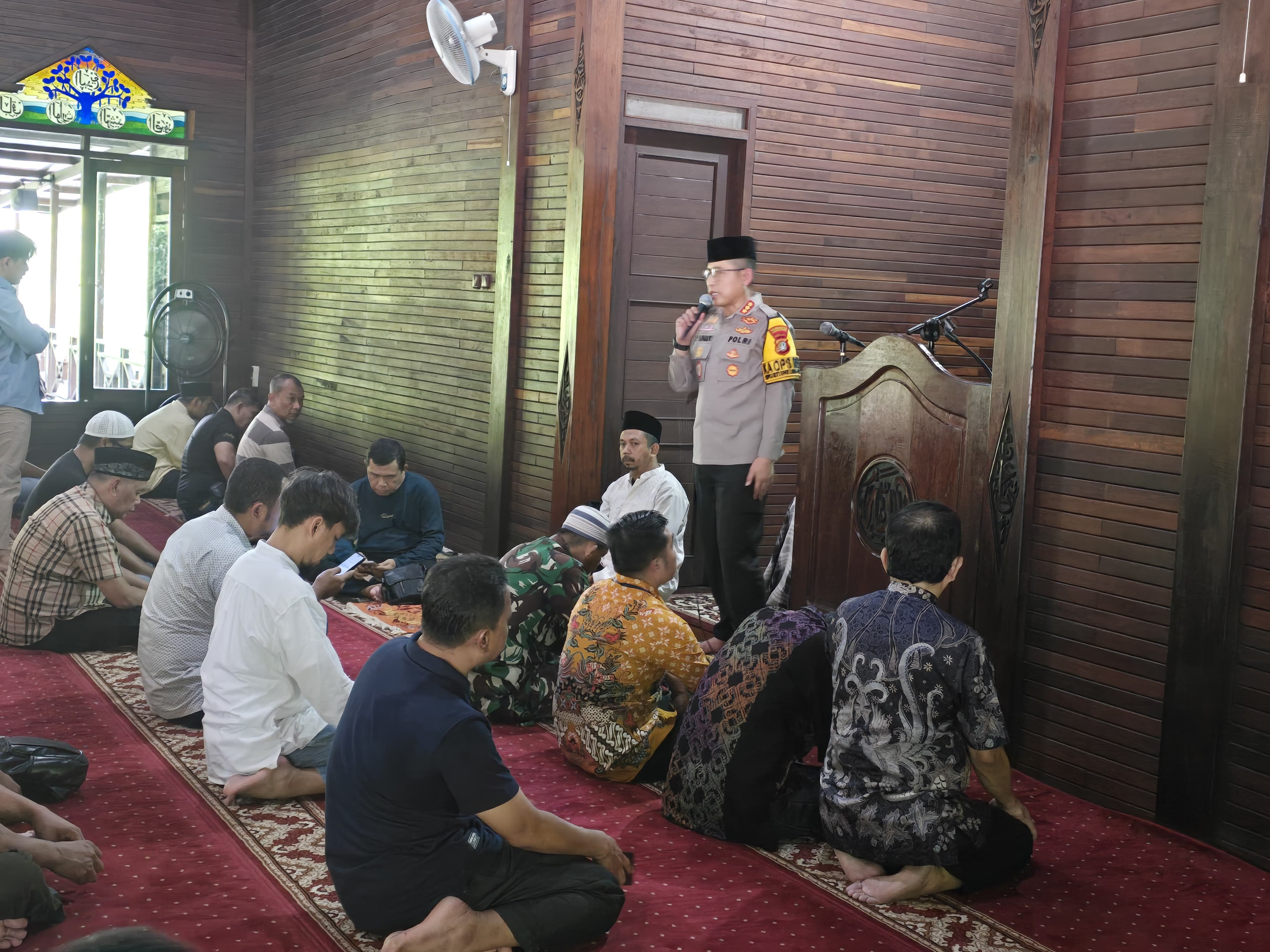 Kapolres Metro Jakarta Utara Laksanakan Safari Jum’at di Masjid Jami Al-Hikmah Angke Kapuk PIK