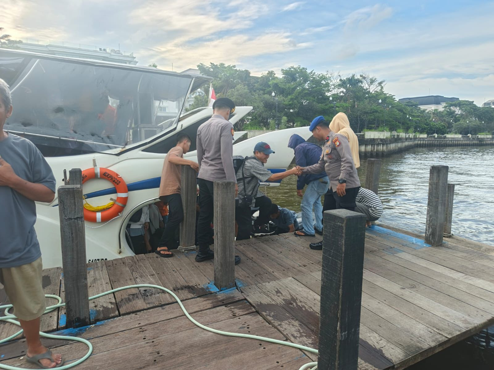 Polres Kepulauan Seribu Gelar Strong Point di Dermaga Marina Ancol, Kapolres Tekankan Keselamatan Wisatawan