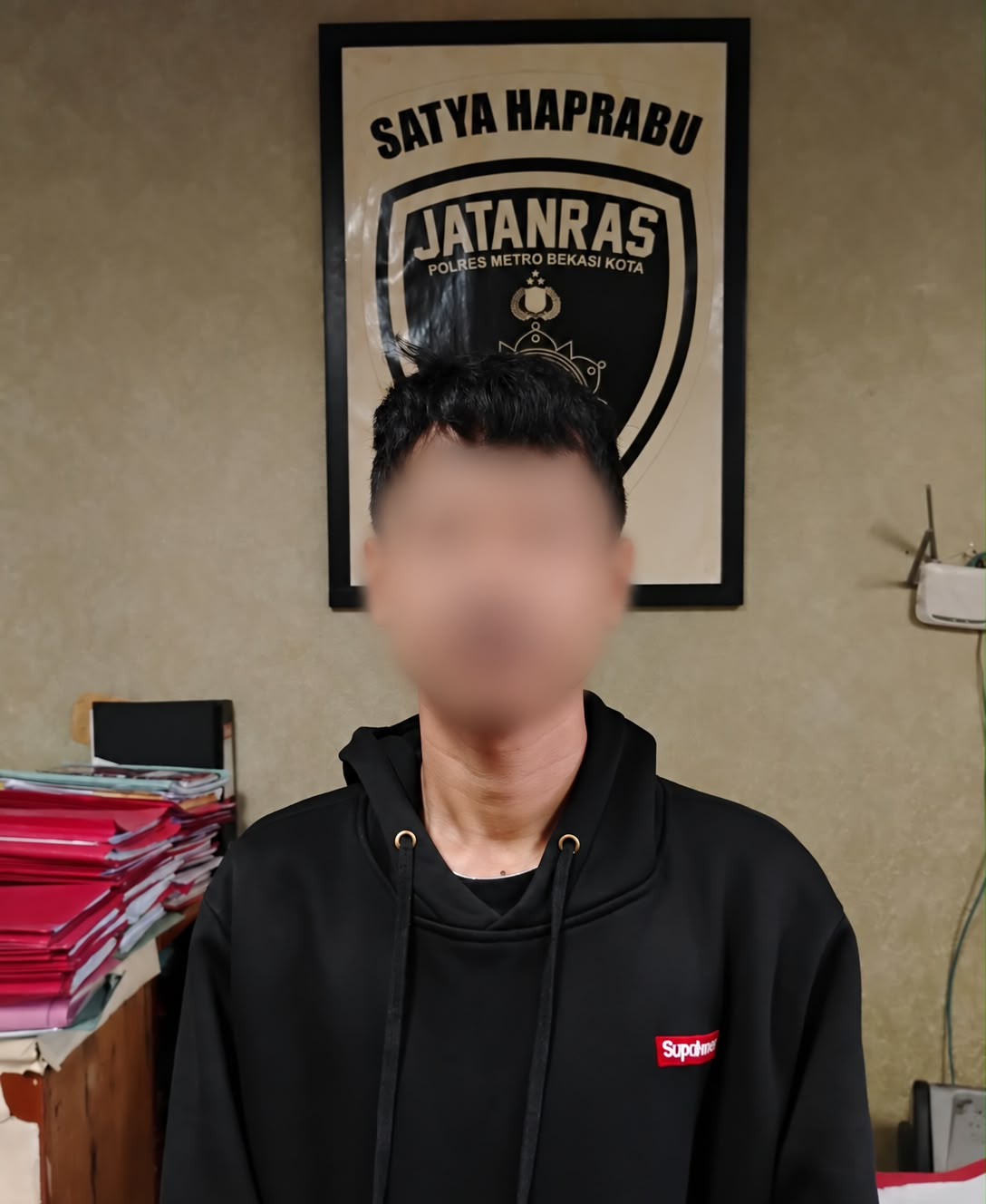 Satreskrim Polres Metro Bekasi Kota Tangkap Dua Tersangka Perusakan Rumah di Cikunir